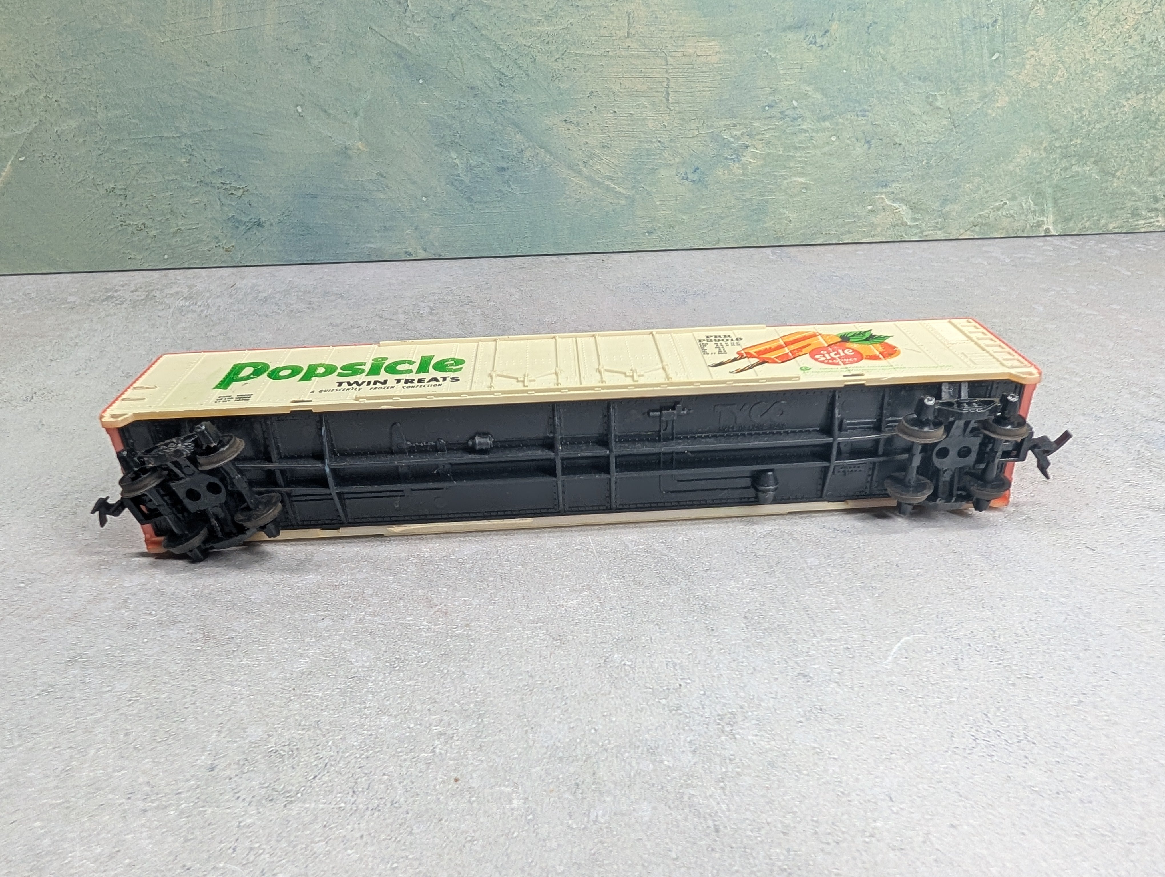 USED Tyco HO Scale 60' Billboard Box Car Popsicle PRR #P29016