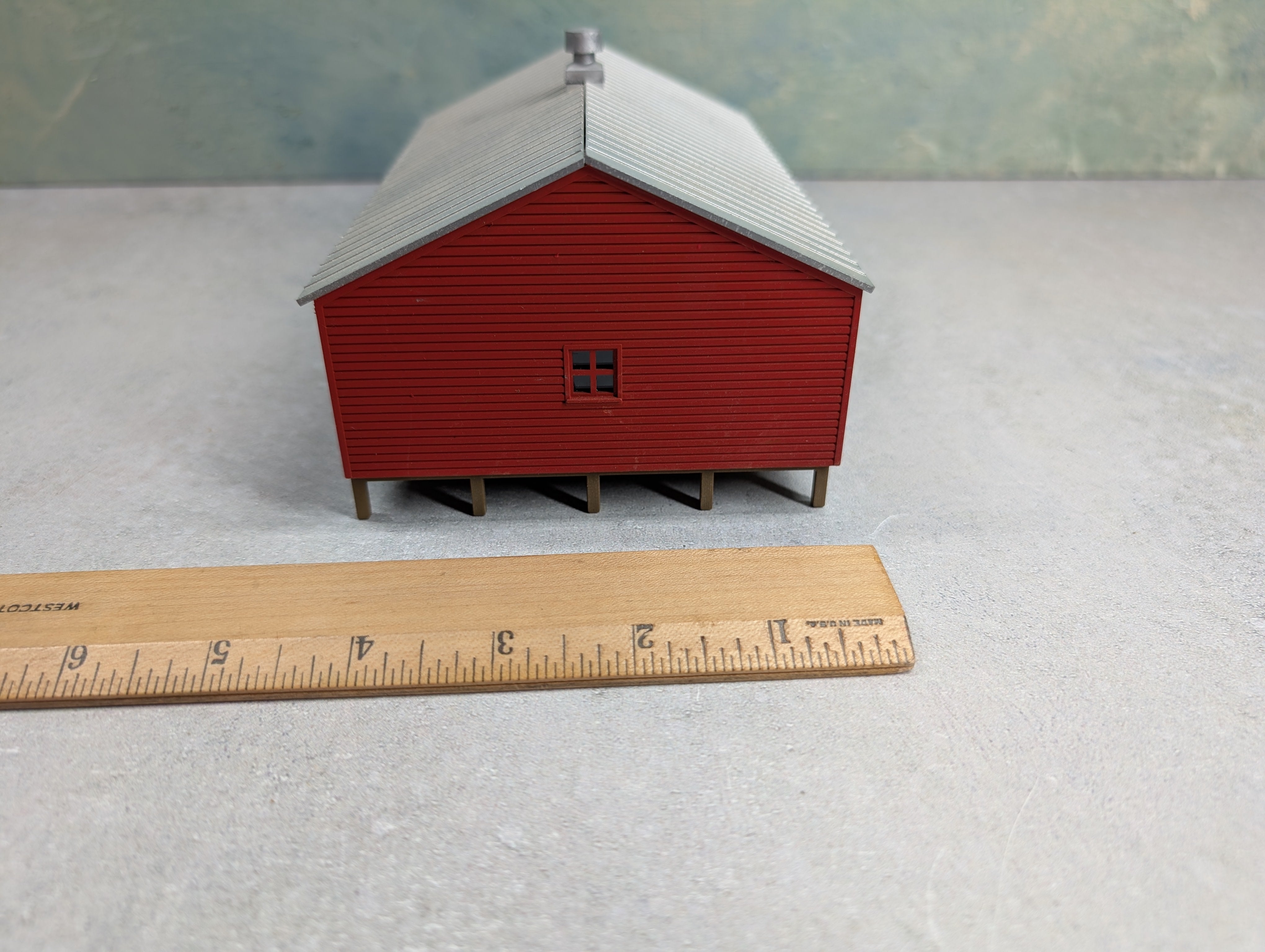 USED HO Scale Raised Red Barn