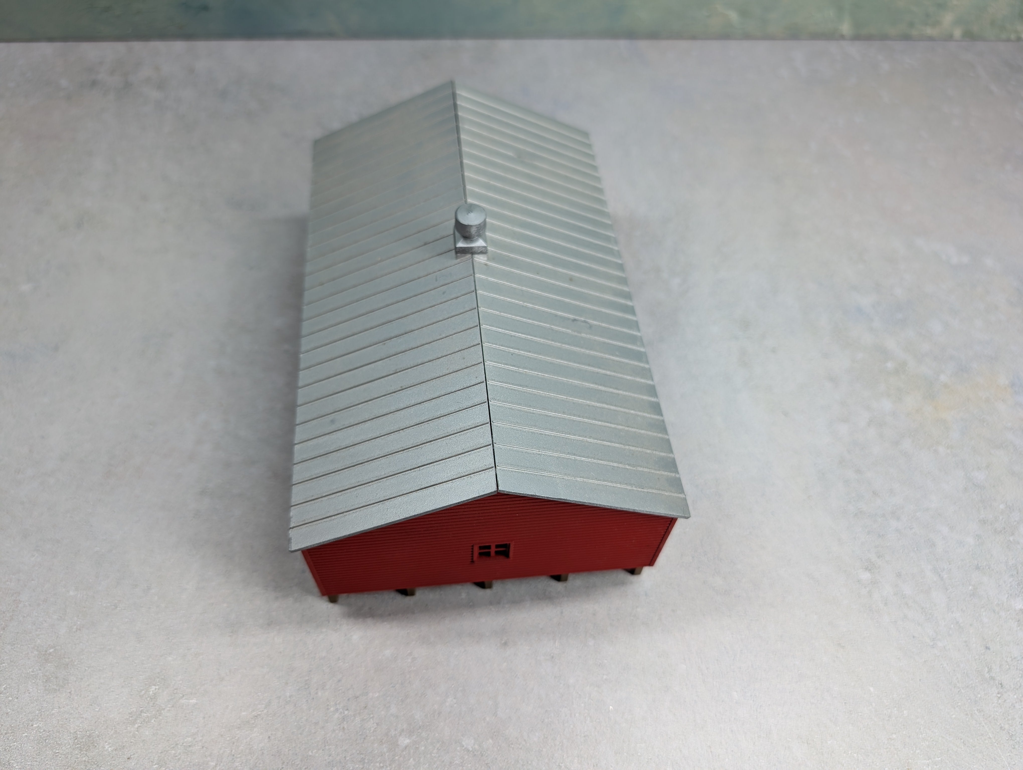 USED HO Scale Raised Red Barn