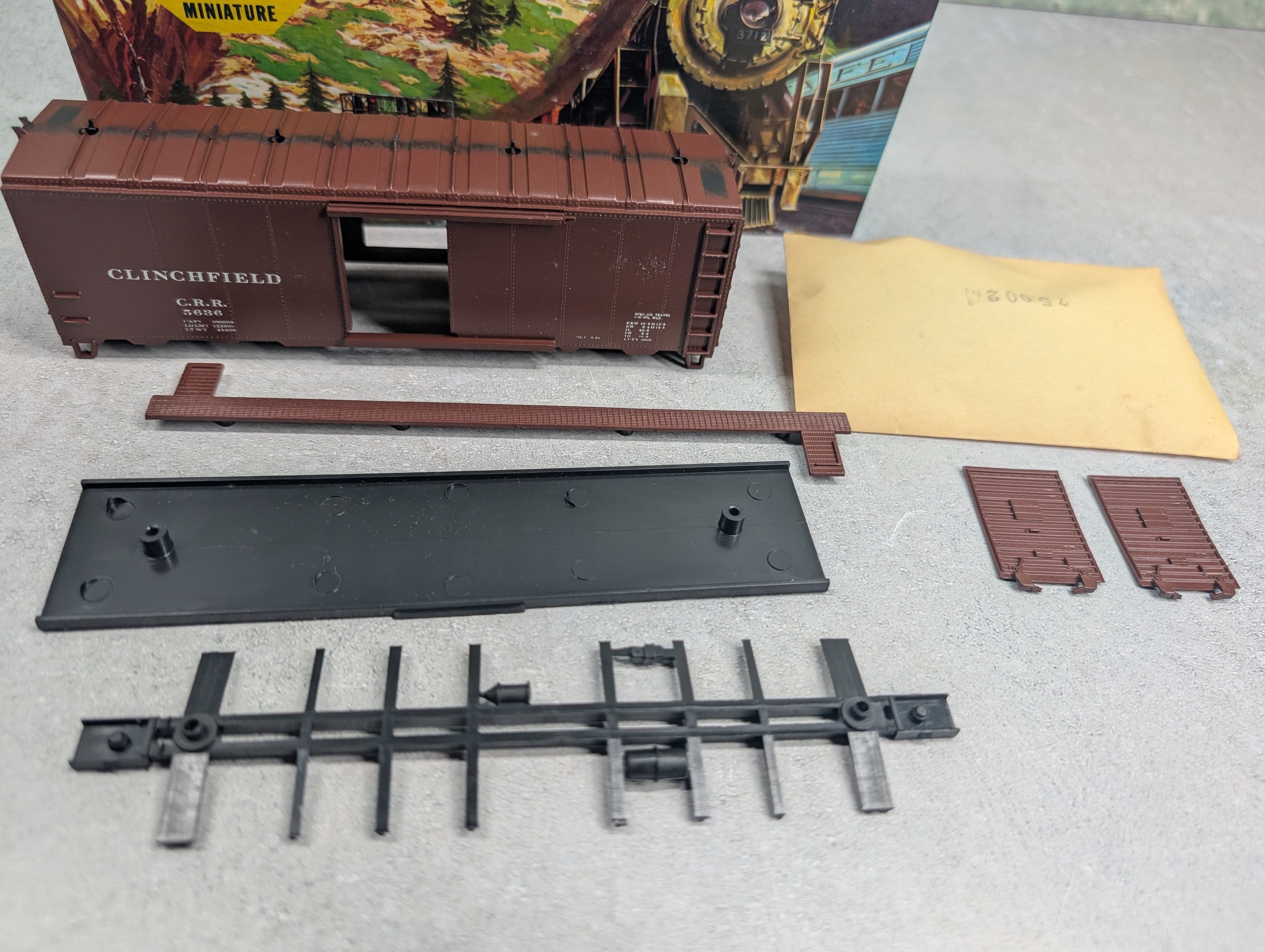 USED Athearn #1053-1 HO Scale 40' Box Car Clinchfield CRR #5636 Bev-Bel KIT