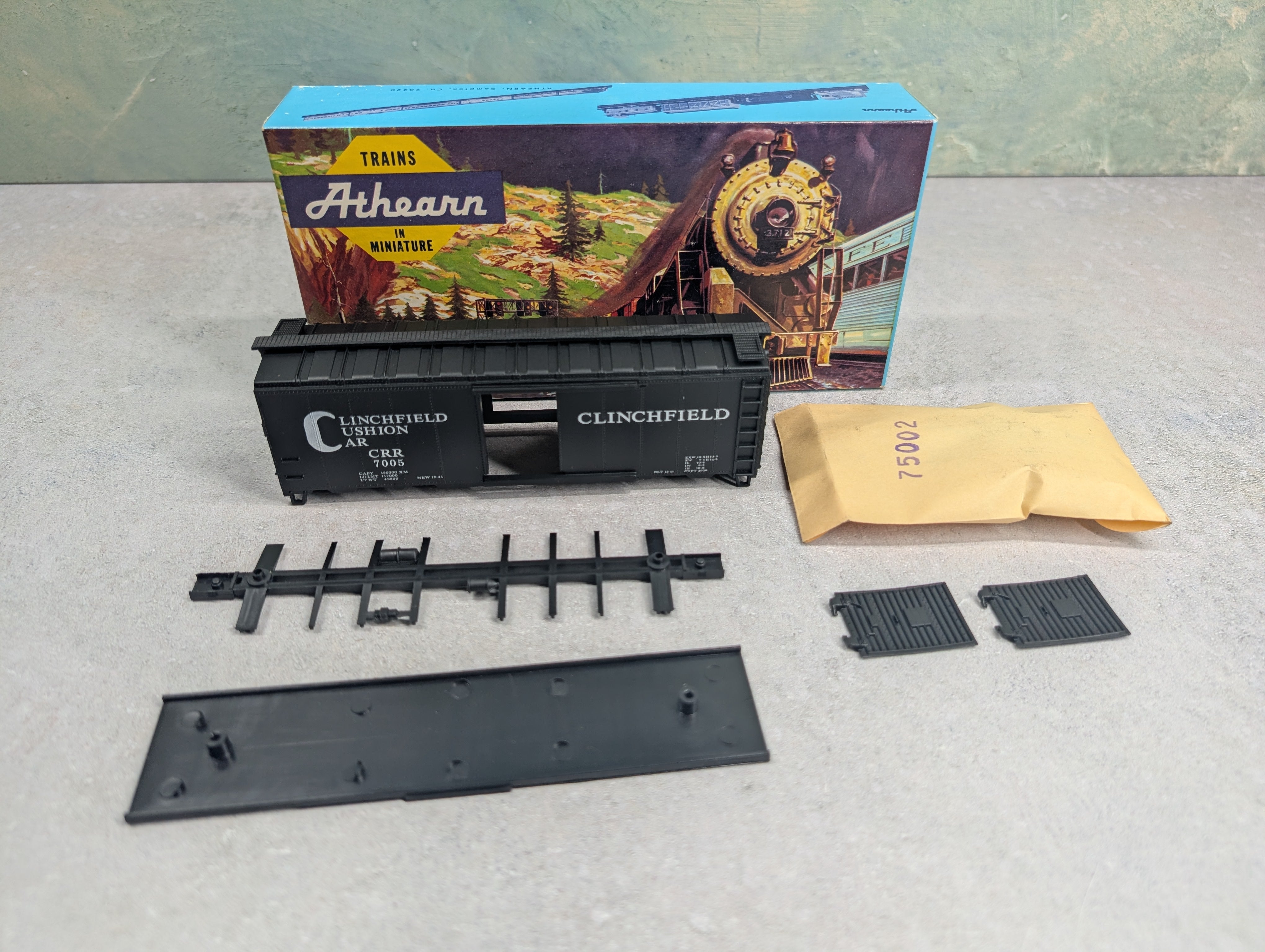 USED Athearn #1455-1 HO Scale 40' Box Car Clinchfield CRR #7005 Bev-Bel KIT