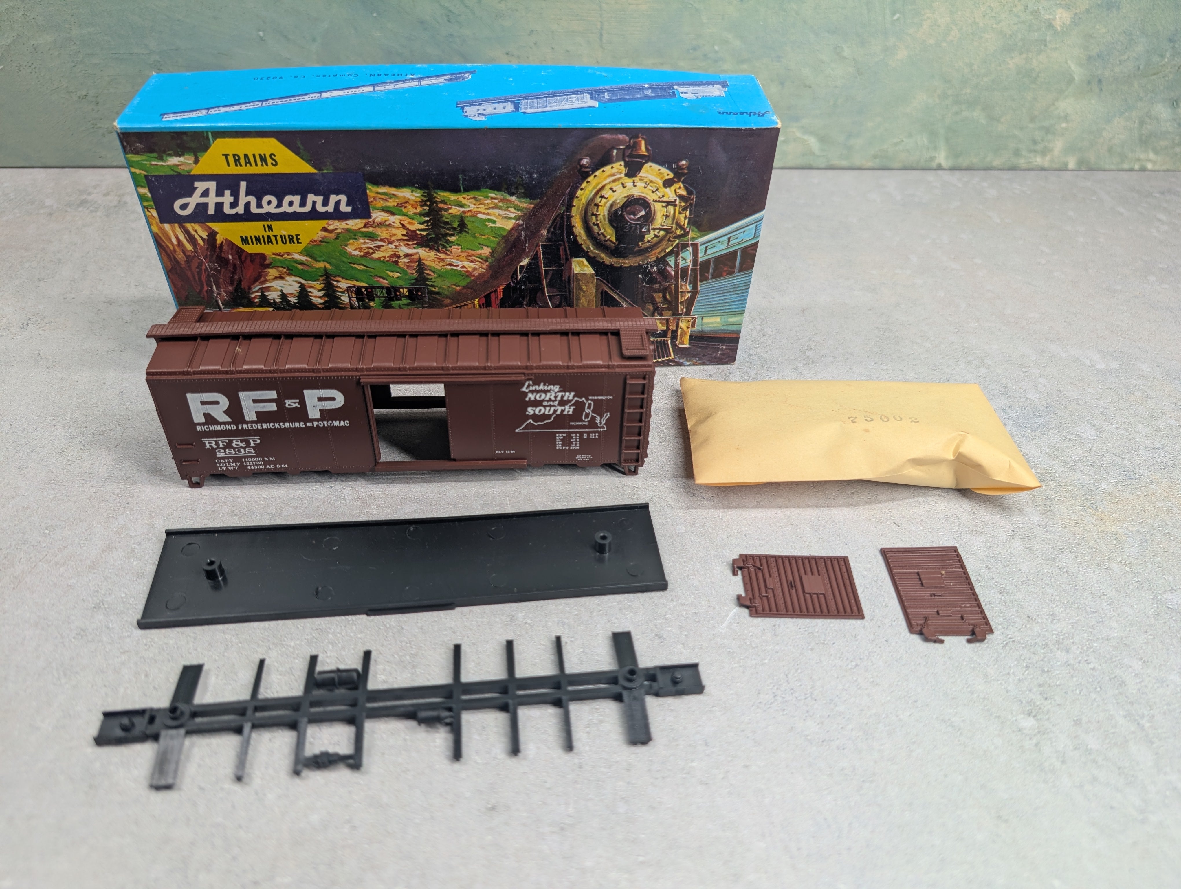USED Athearn #1164 HO Scale 40' Box Car Richmond Fredericksburg & Potomac RF&P #2838 Bev-Bel KIT