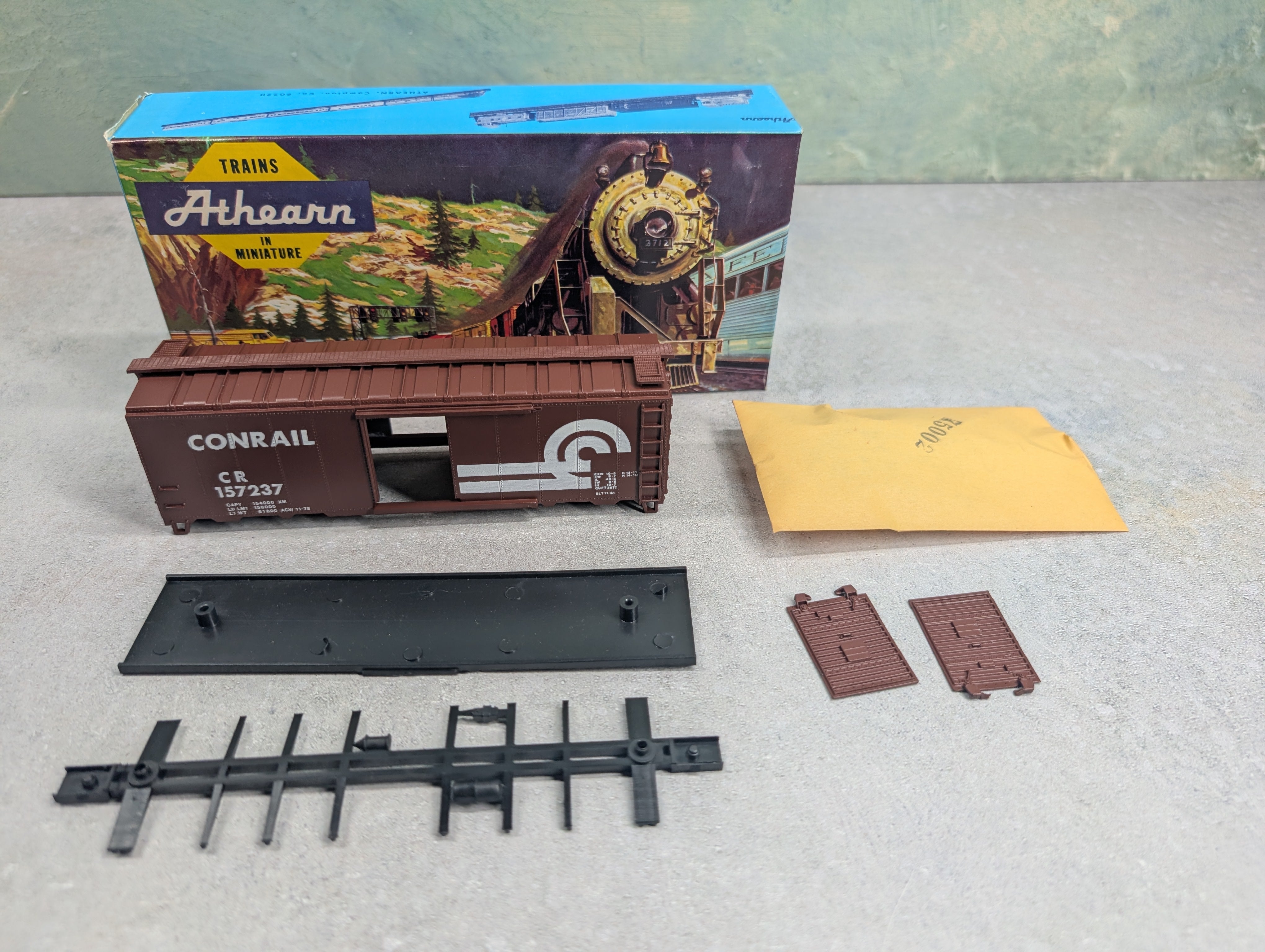 USED Athearn #517-2 HO Scale 40' Box Car Conrail CR #157237 Bev-Bel KIT