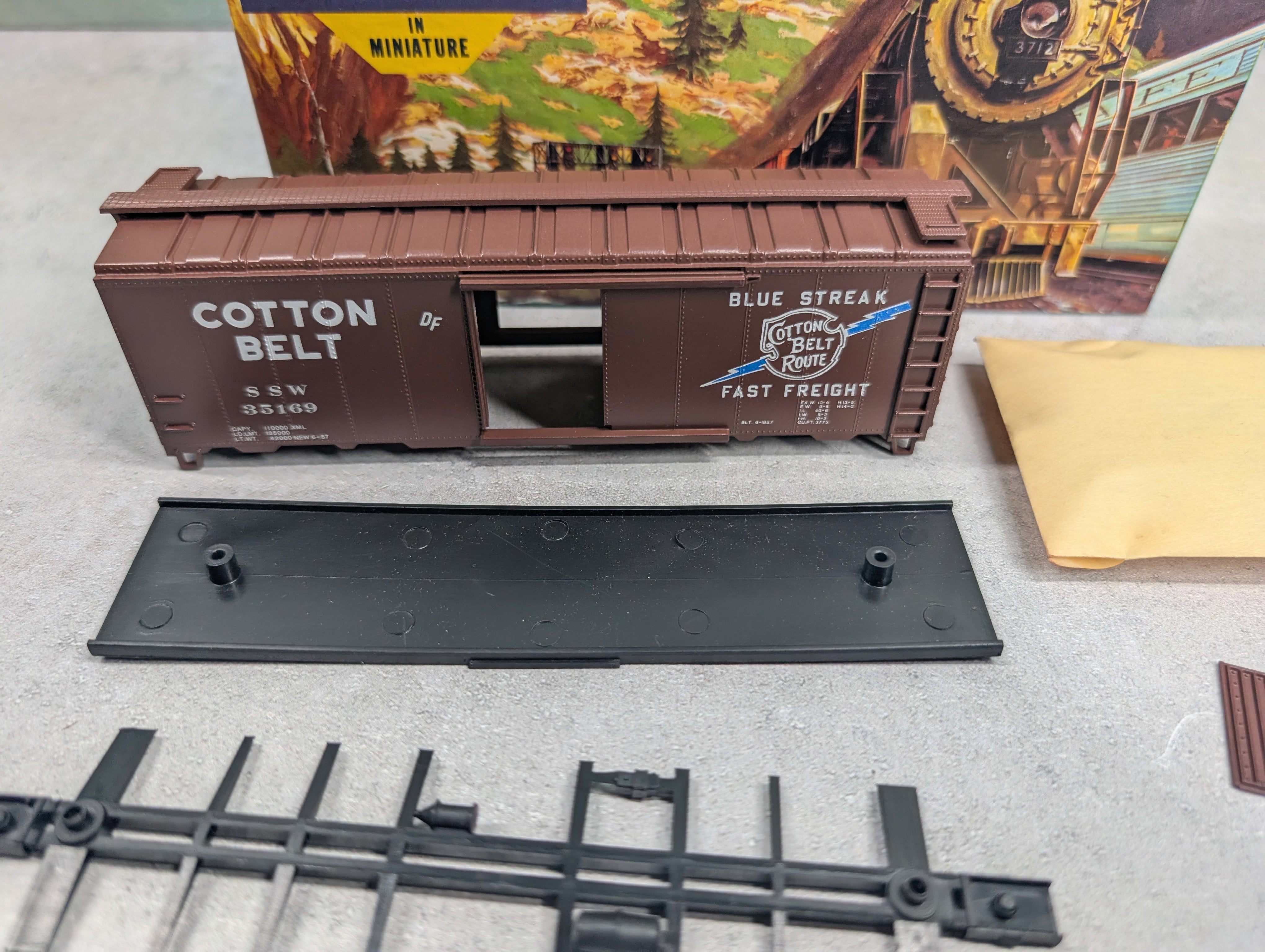 USED Athearn #296-1 HO Scale 40' Box Car Cotton Belt SSW #35169 Bev-Bel KIT