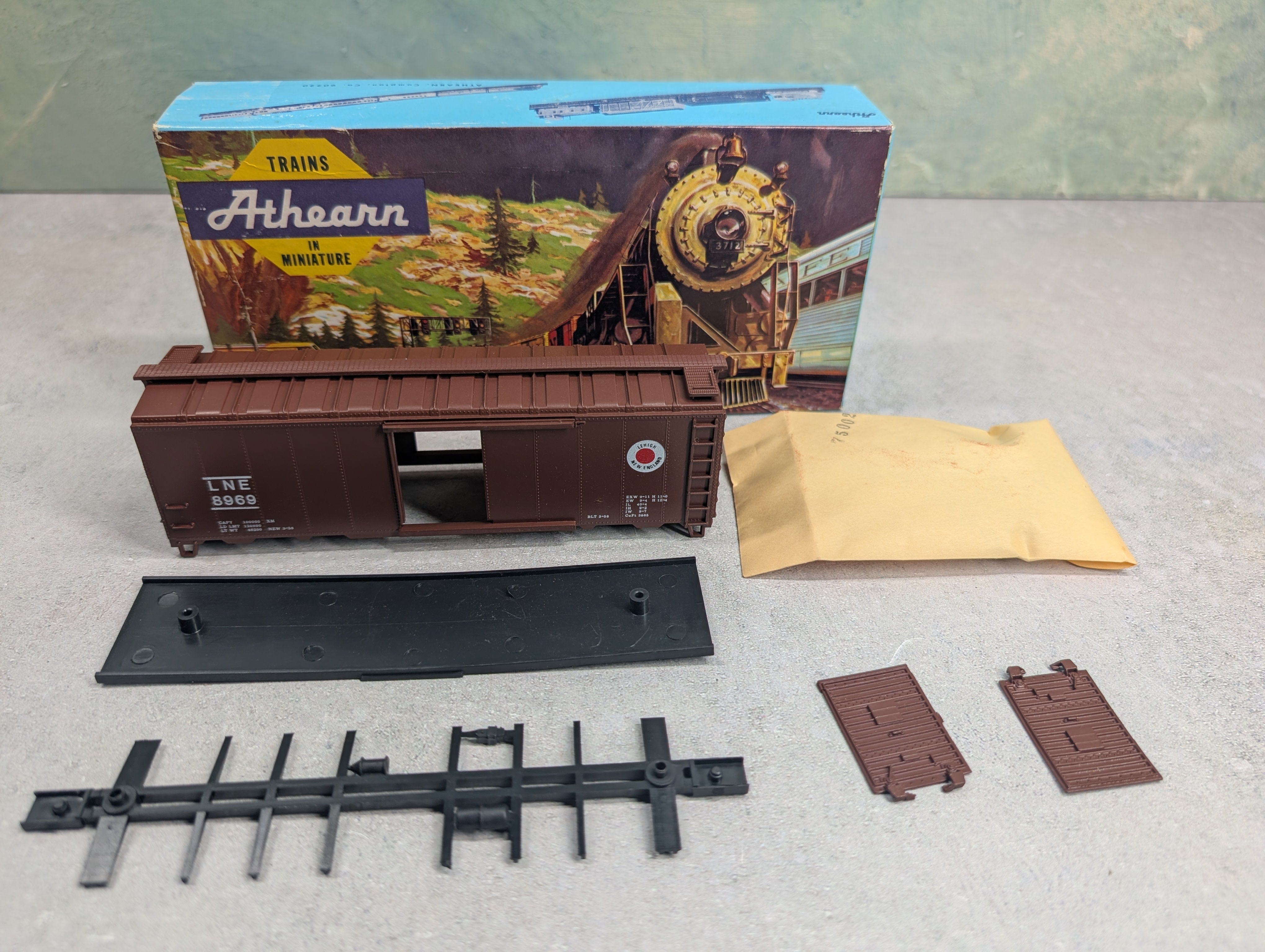 USED Athearn #279-1 HO Scale 40' Box Car Lehigh & New England LNE #8969 Bev-Bel KIT