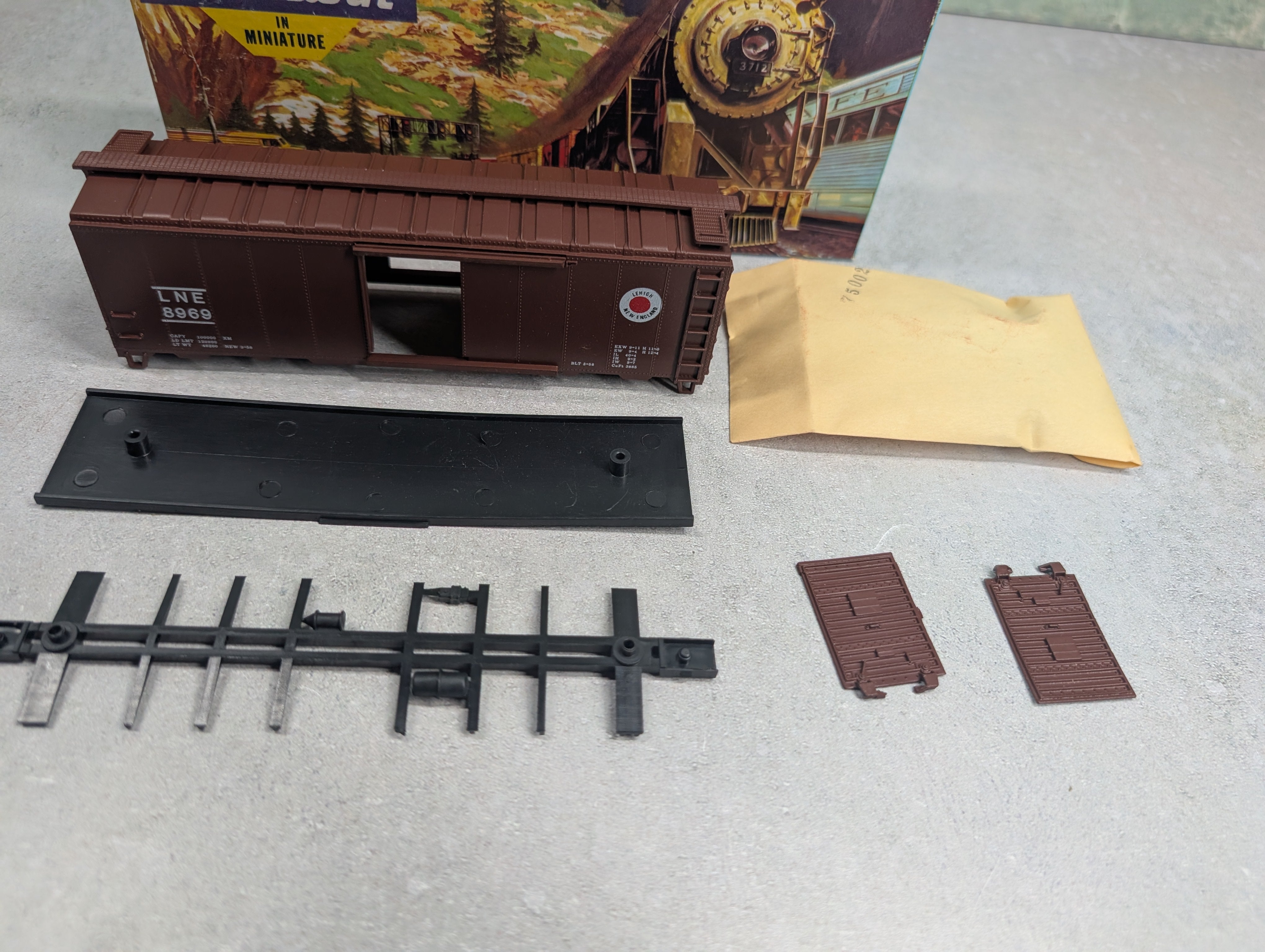 USED Athearn #279-1 HO Scale 40' Box Car Lehigh & New England LNE #8969 Bev-Bel KIT