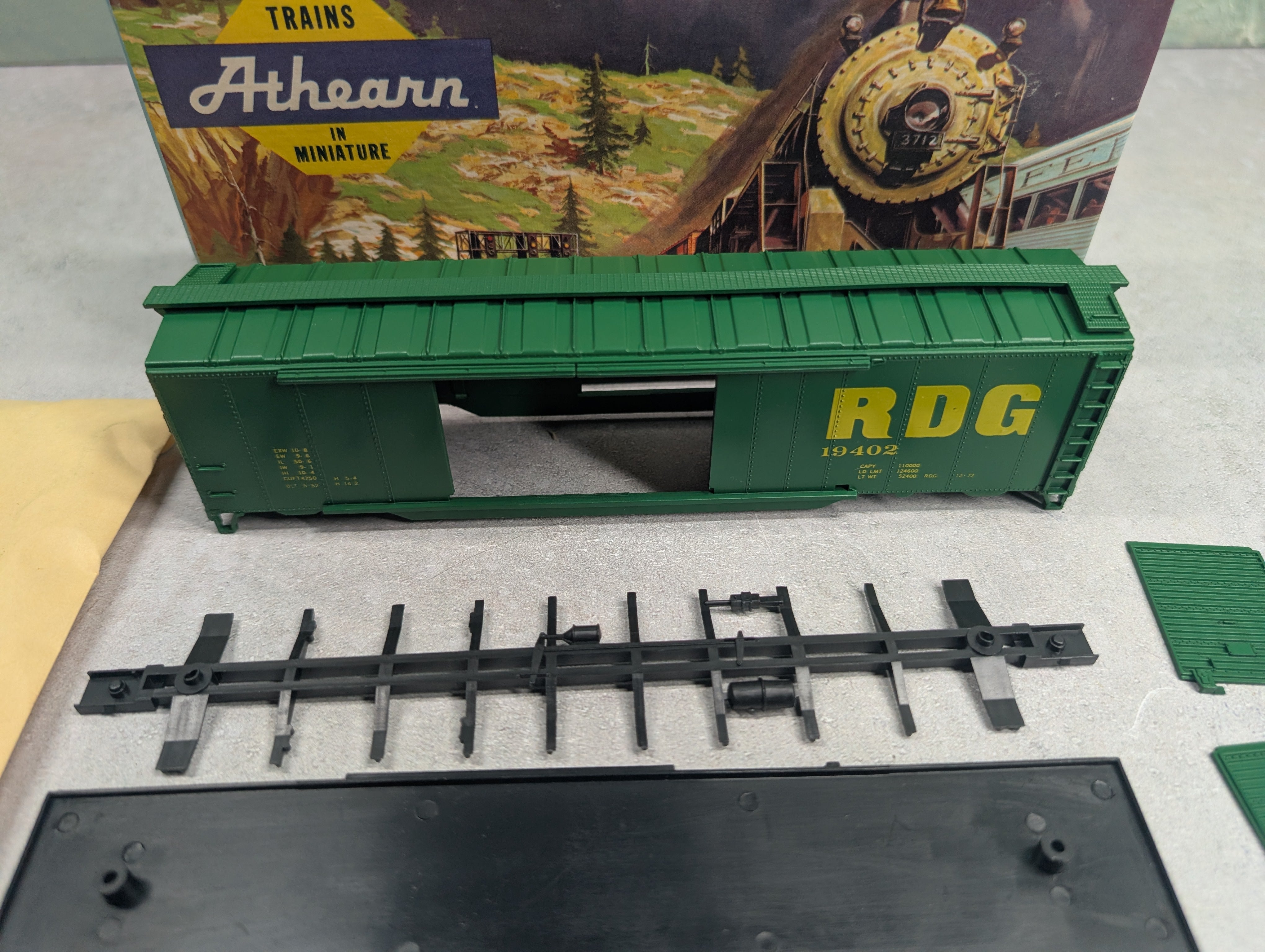 USED Athearn HO Scale 50' DD Box Car Reading RDG #19402 Bev-Bel KIT
