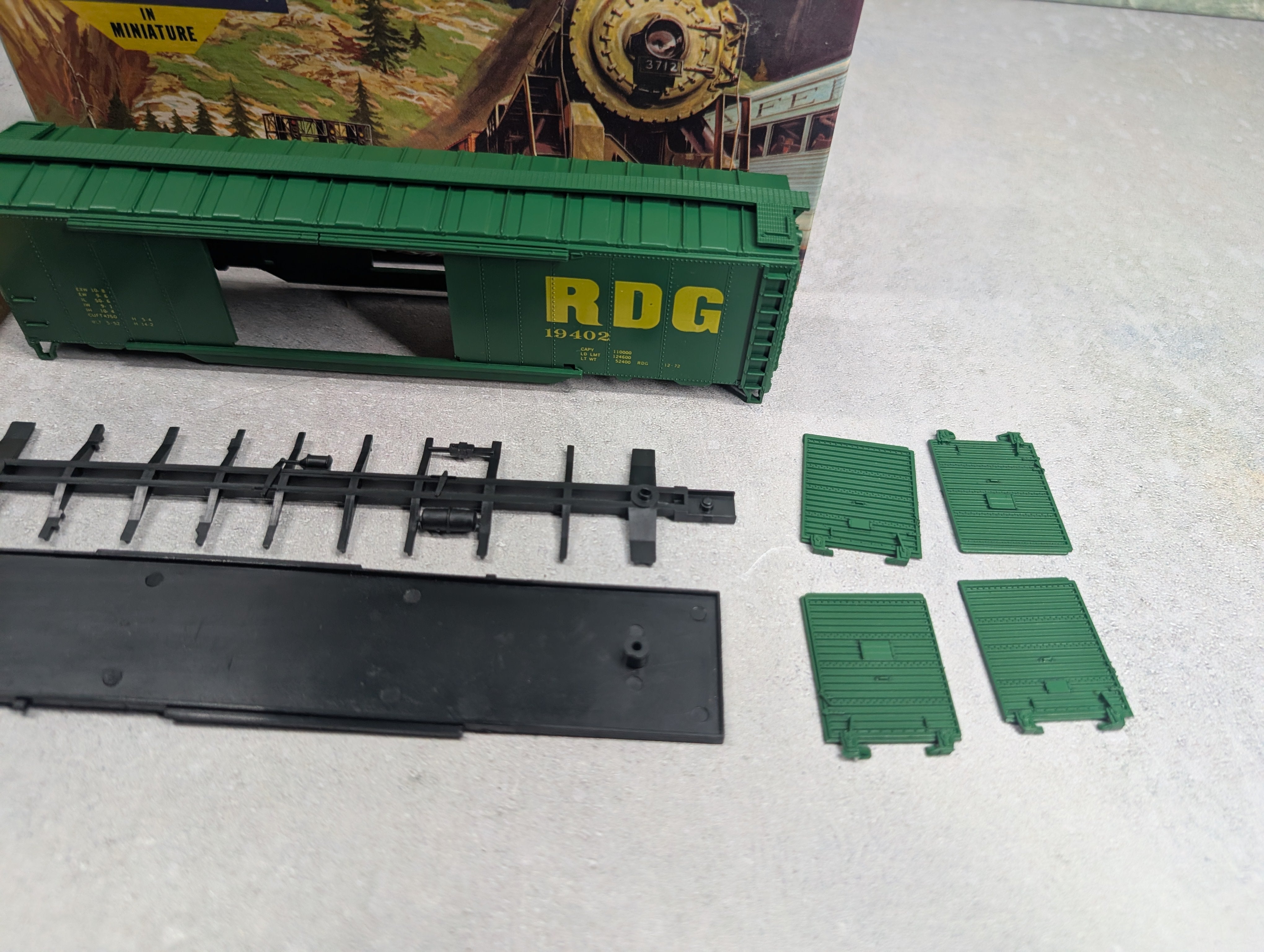 USED Athearn HO Scale 50' DD Box Car Reading RDG #19402 Bev-Bel KIT