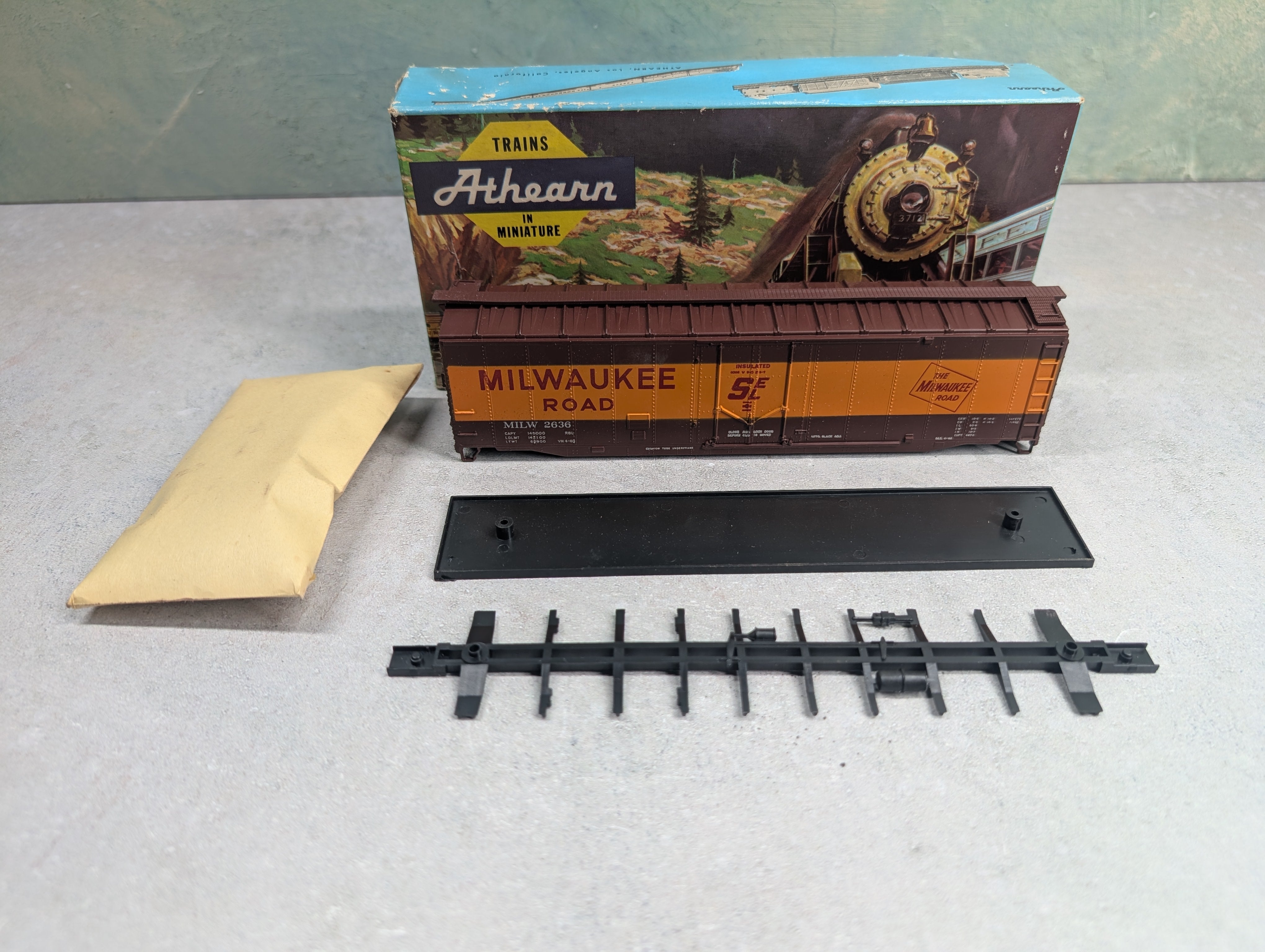 USED Athearn 1330 HO Scale 50' PD Box Car Milwaukee Road MILW #2636 KIT