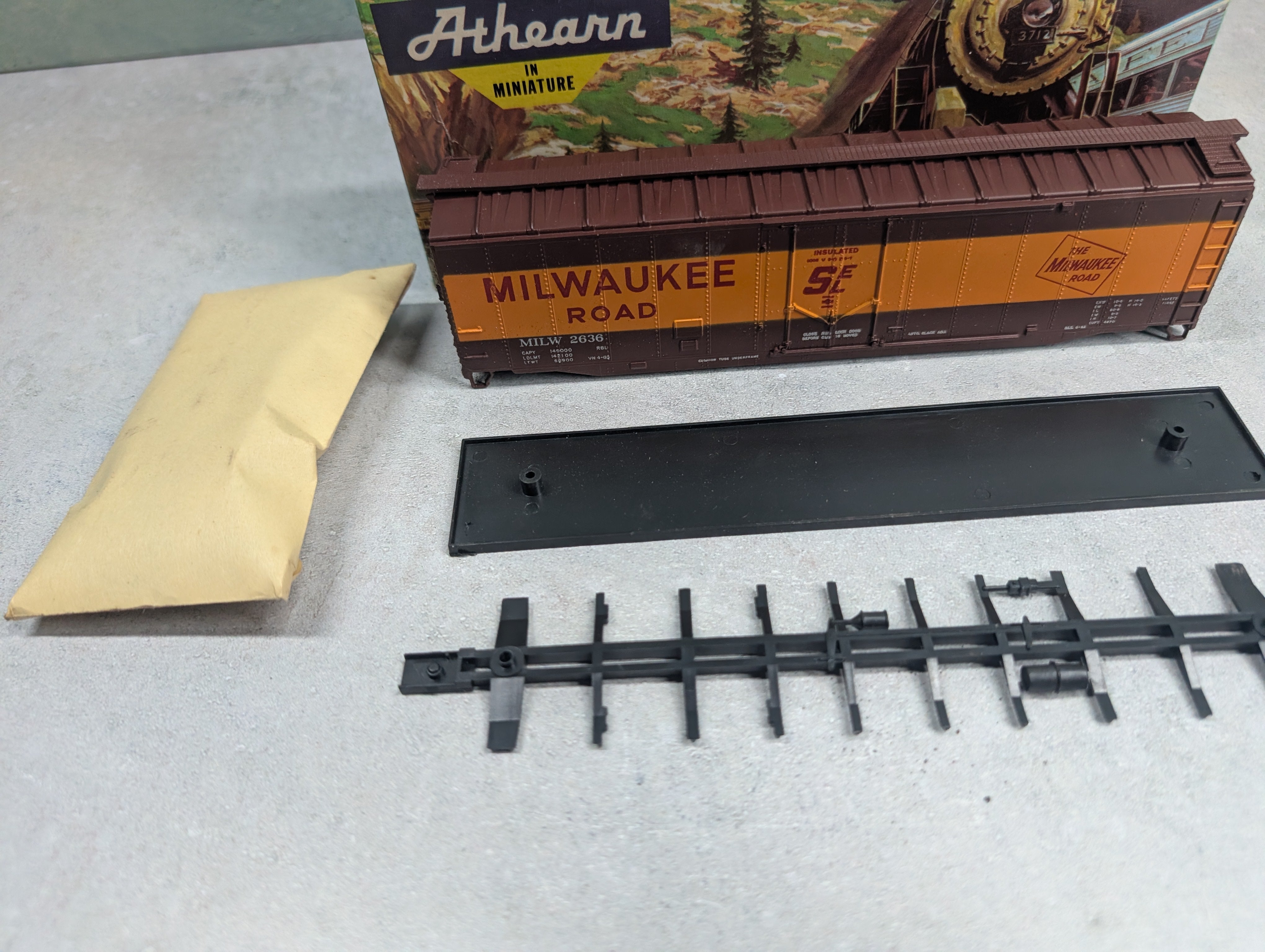 USED Athearn 1330 HO Scale 50' PD Box Car Milwaukee Road MILW #2636 KIT