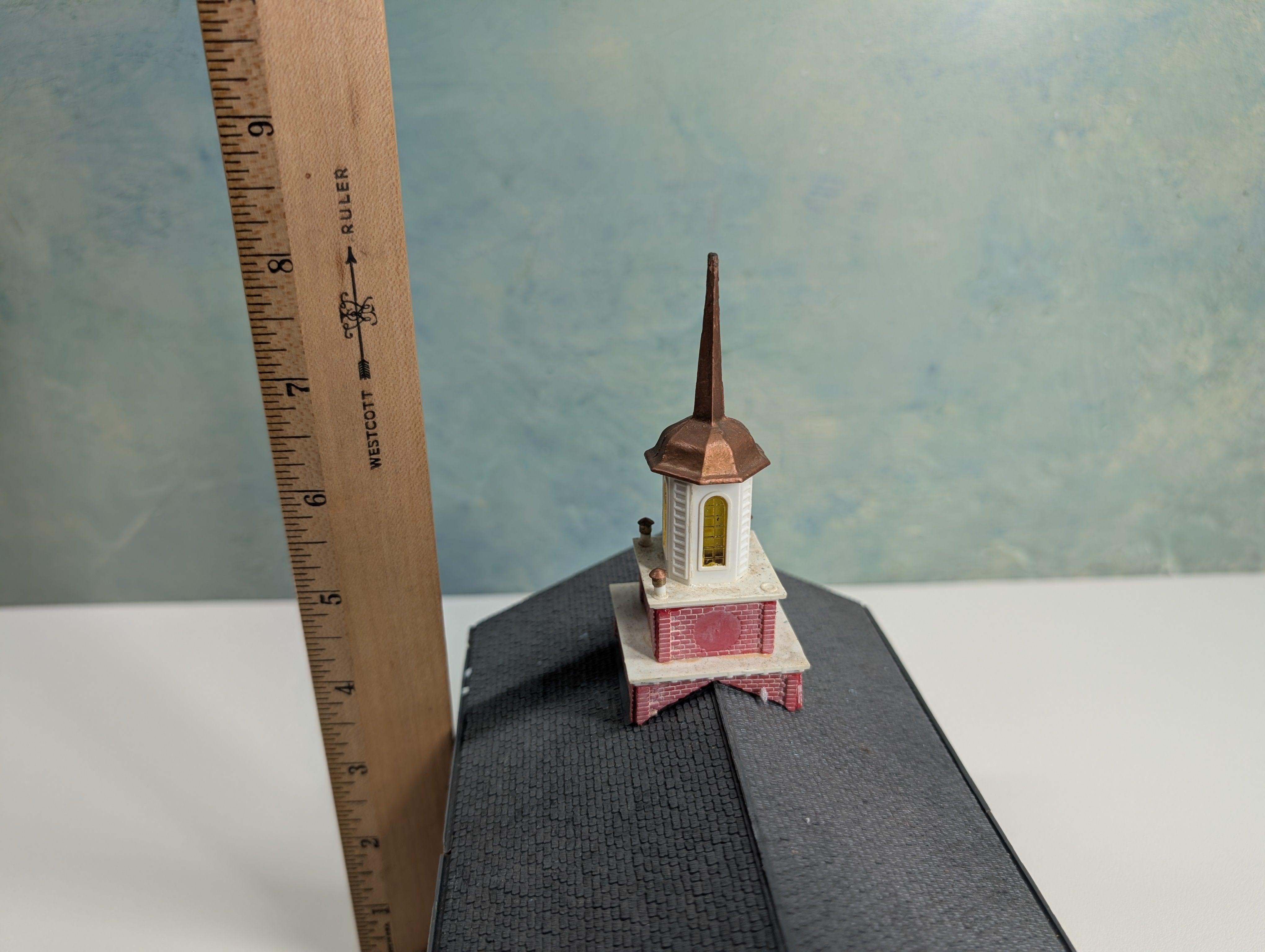 USED HO Scale Large Church, Brick Church