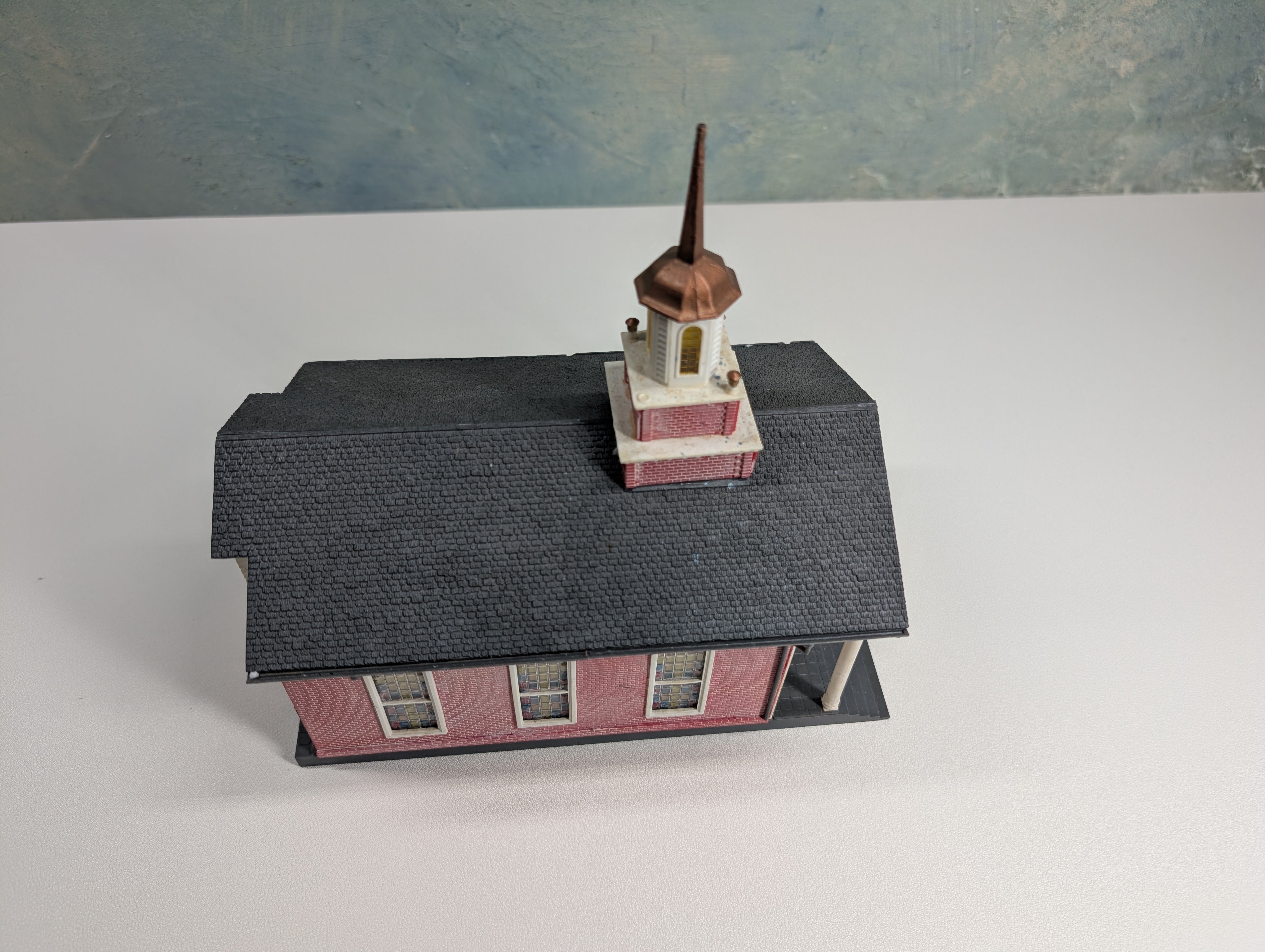 USED HO Scale Large Church, Brick Church