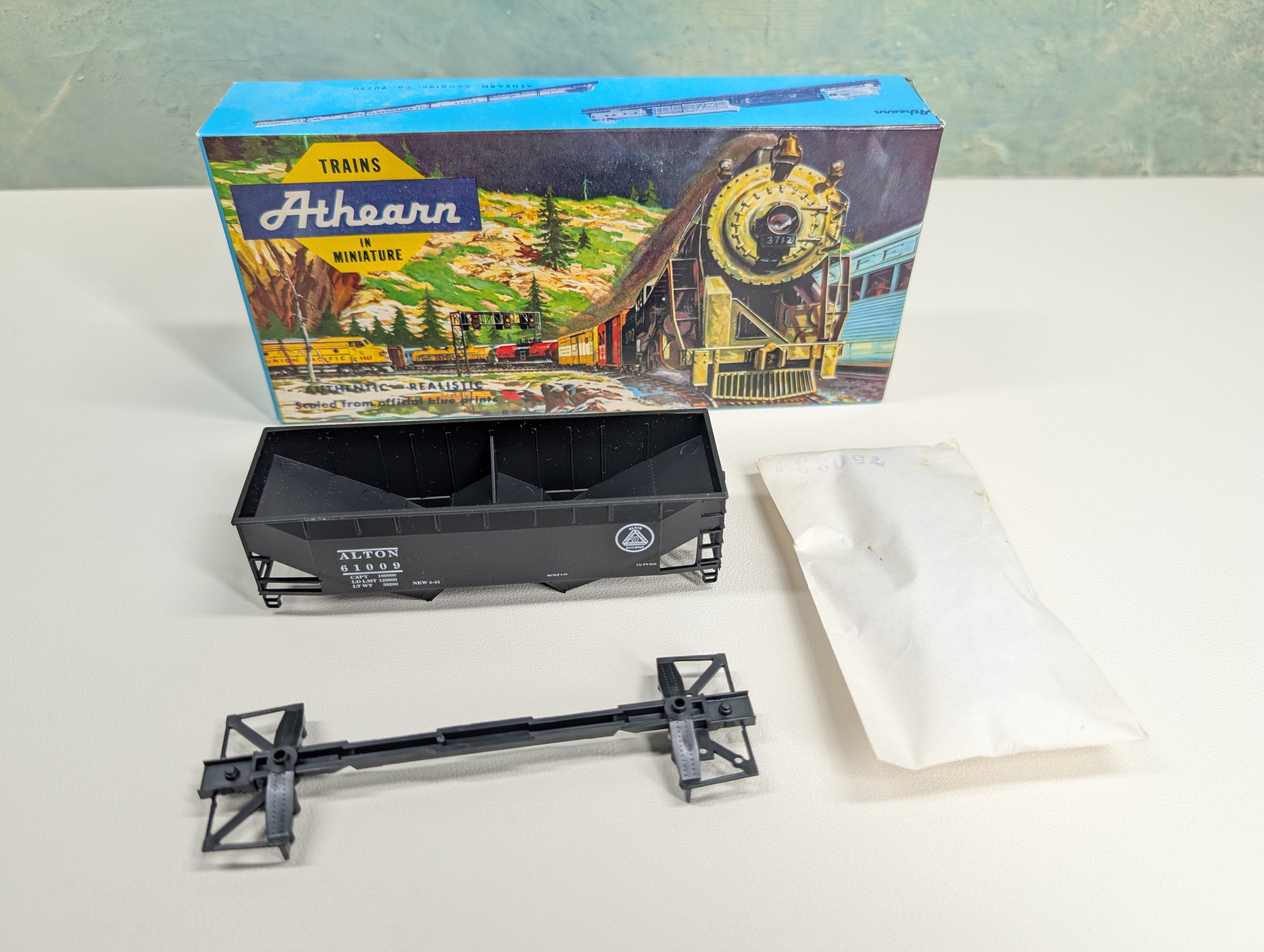 USED Athearn HO Scale 50 Ton 2-Bay Offset-Side Hopper Alton #61009 End Cab Models