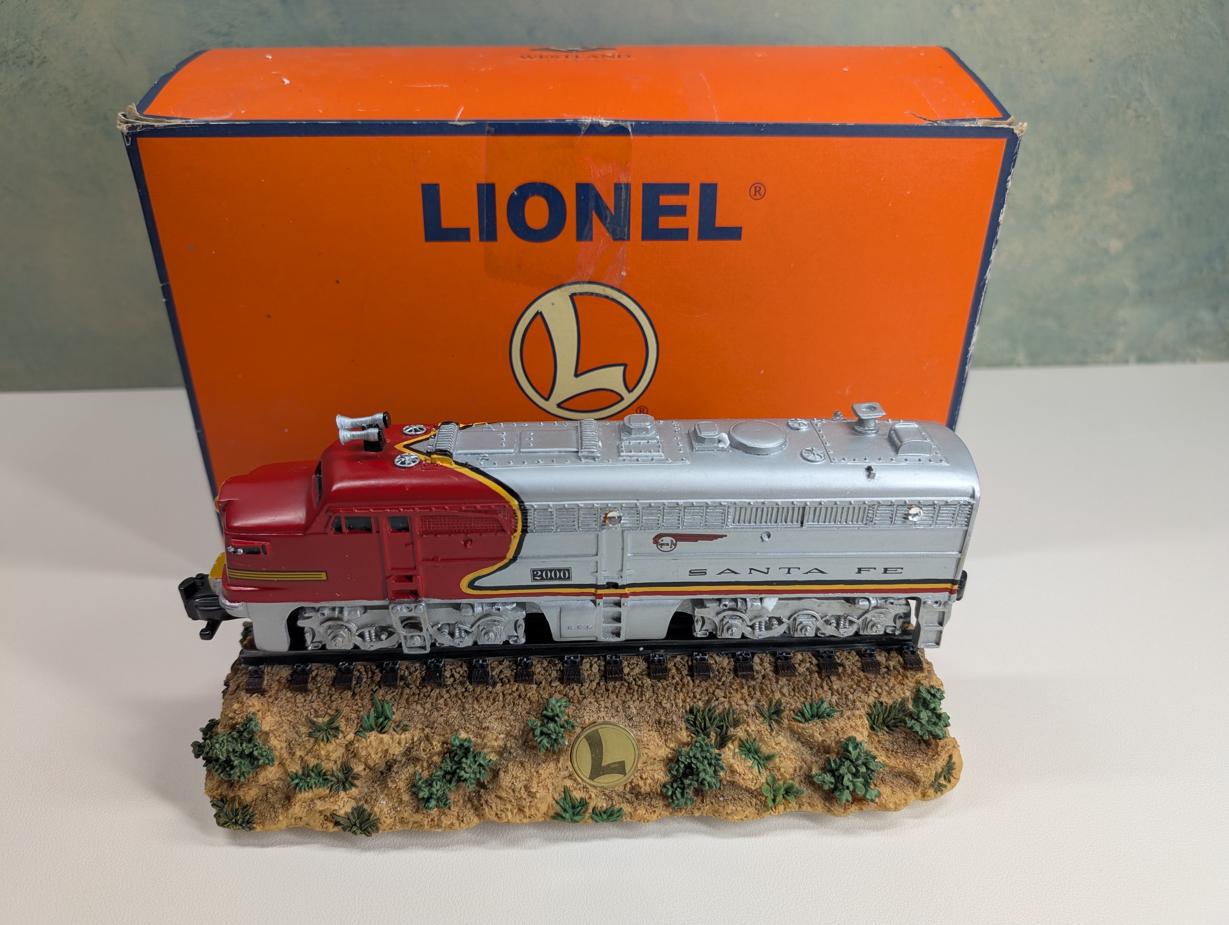USED Lionel 227 Westland Giftware Santa Fe Diesel Locomotive Display