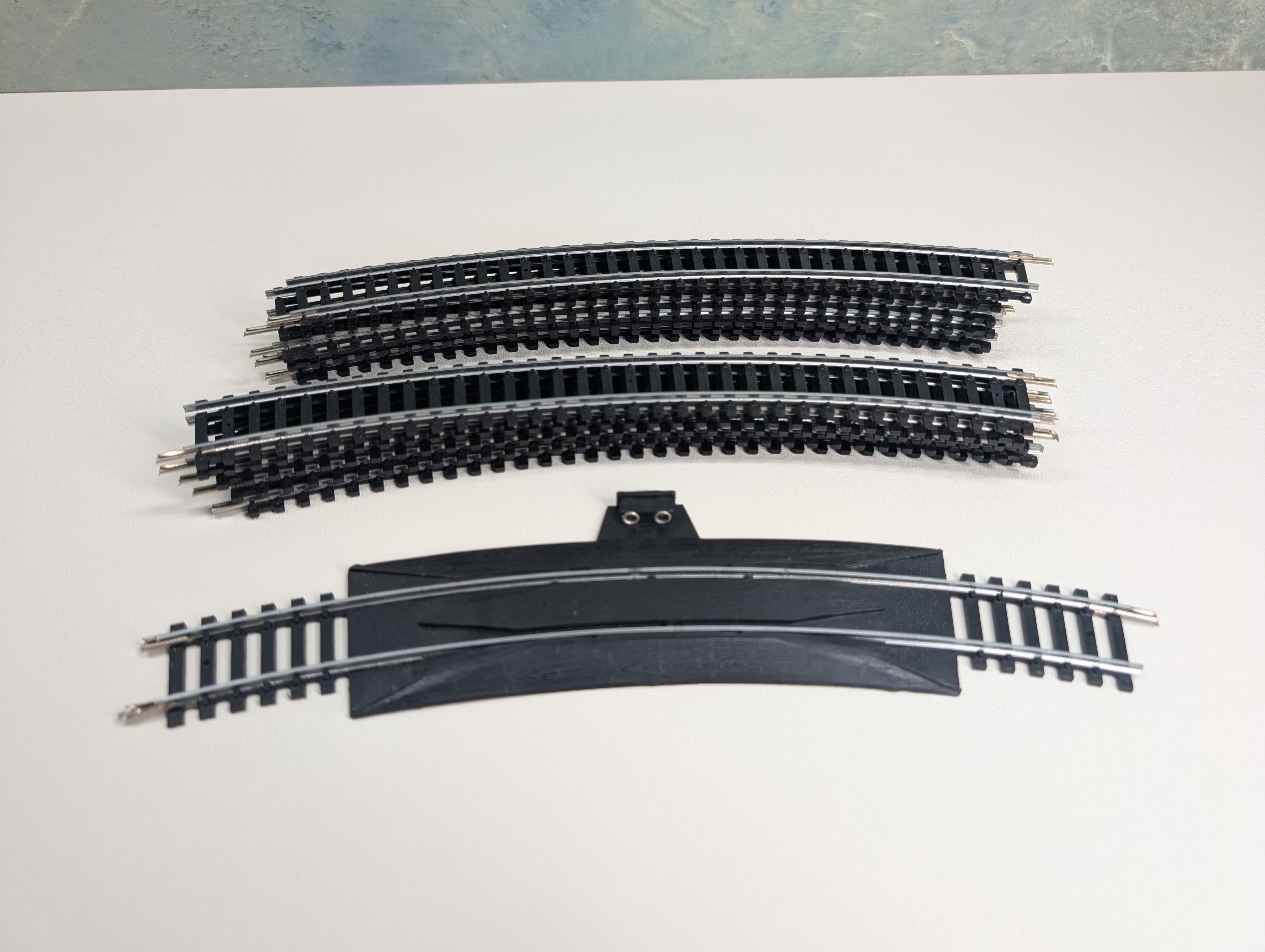 USED Bachmann HO Scale Circle of Train Track with Terminal Rerailer, Code 100, Silver (12 pcs)