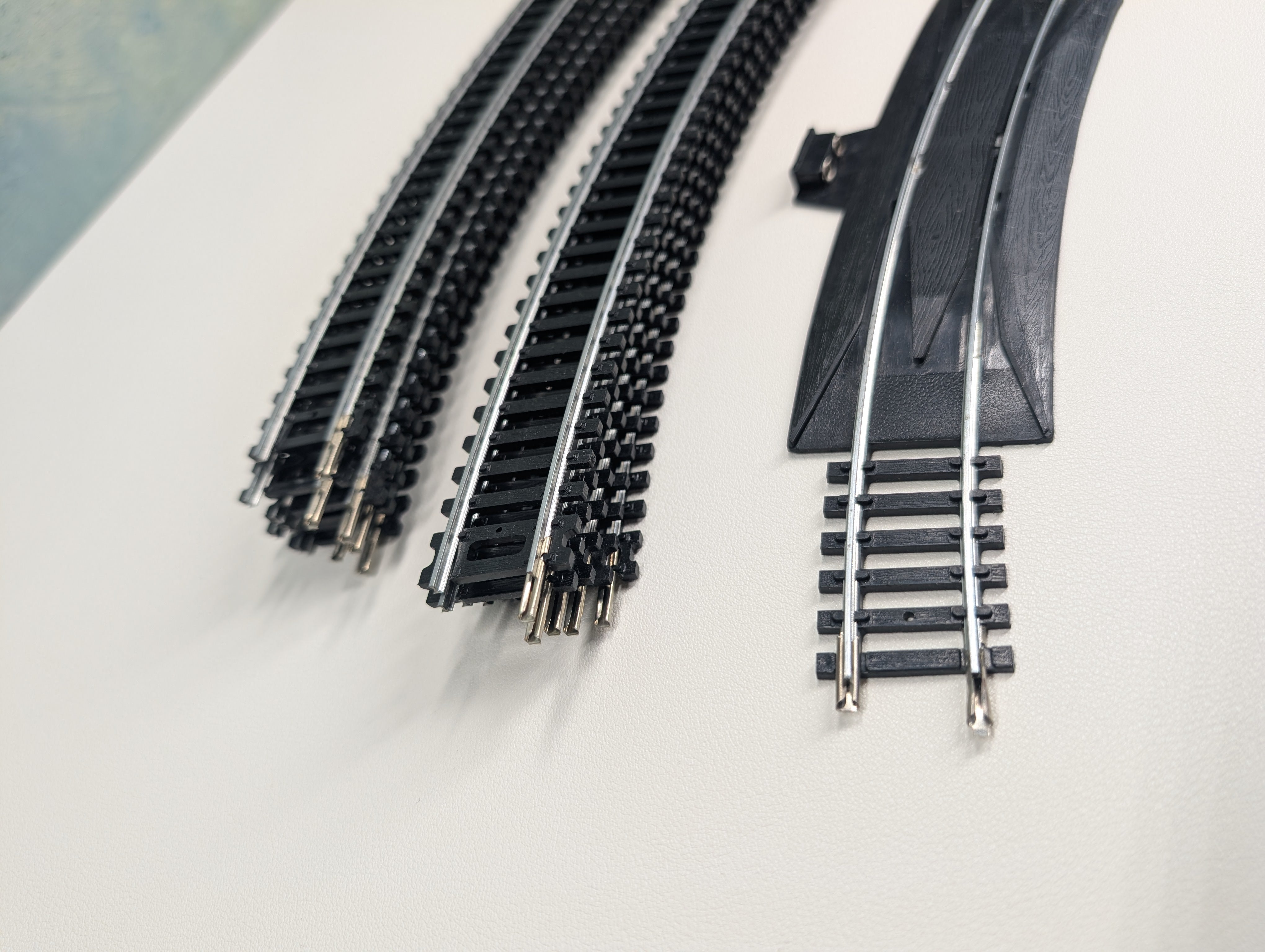 USED Bachmann HO Scale Circle of Train Track with Terminal Rerailer, Code 100, Silver (12 pcs)