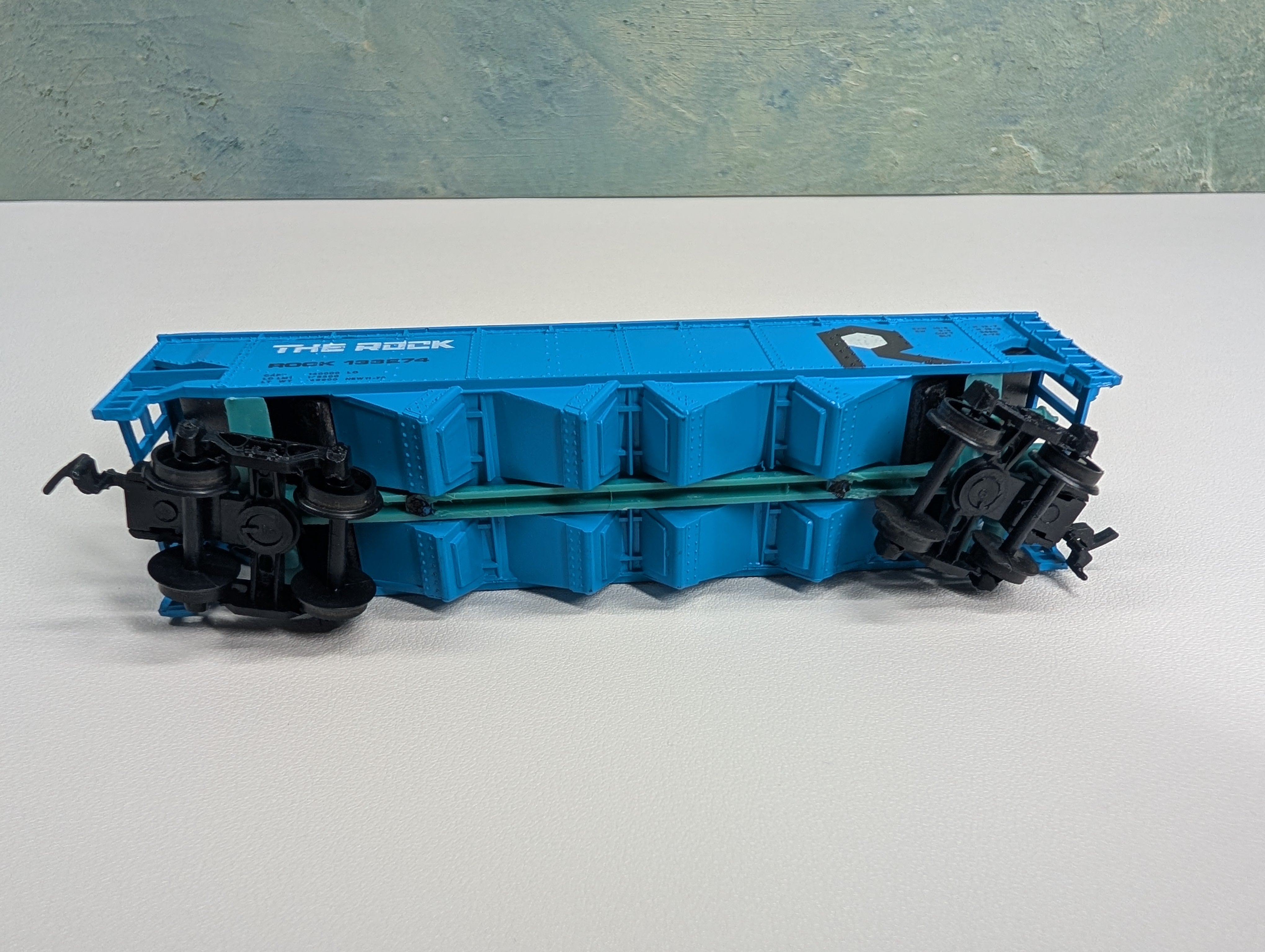 USED Bachmann HO Scale Quad Hopper Rock Island #133274