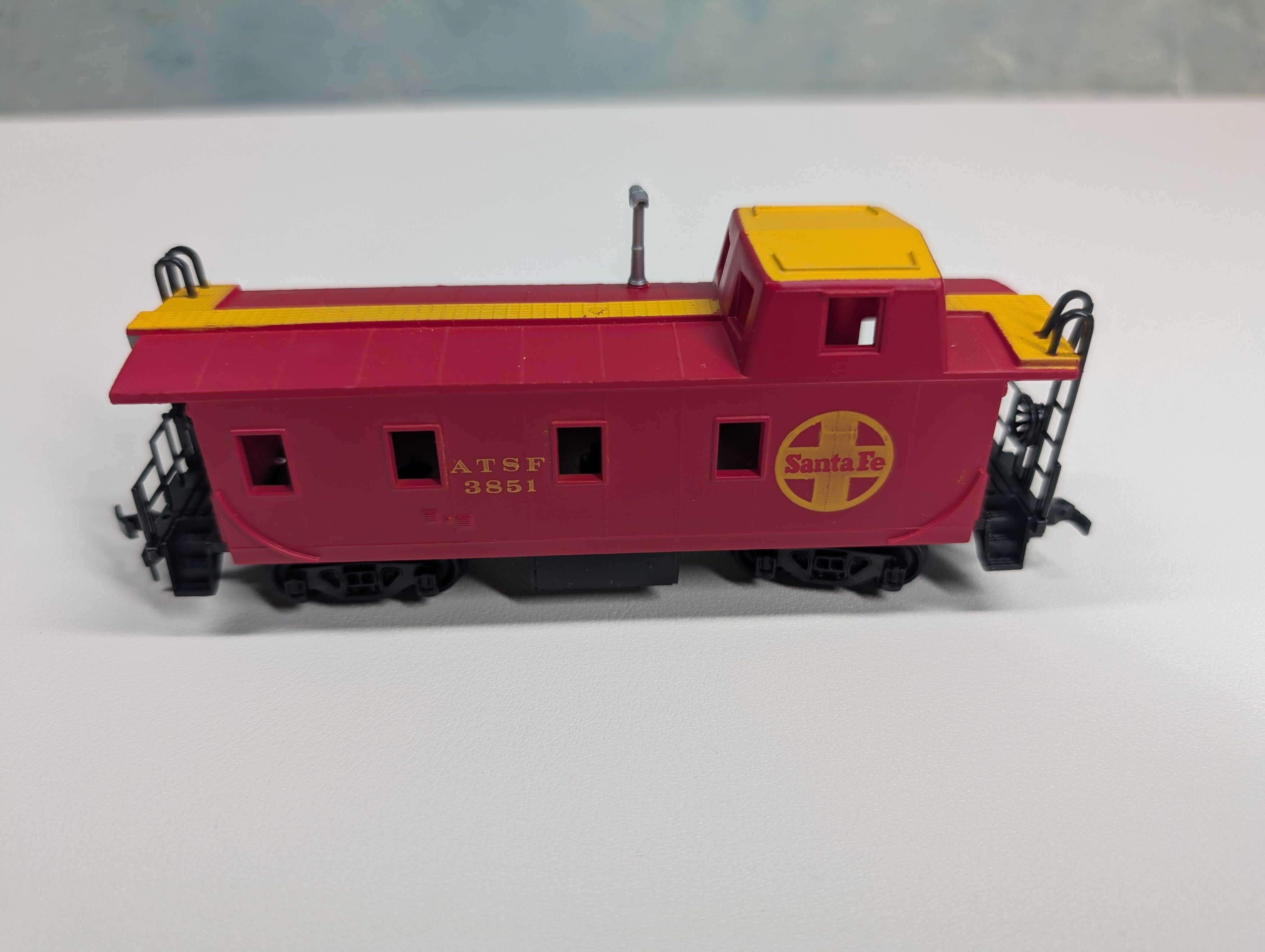 USED Bachmann HO Scale Caboose Santa Fe ATSF #3851