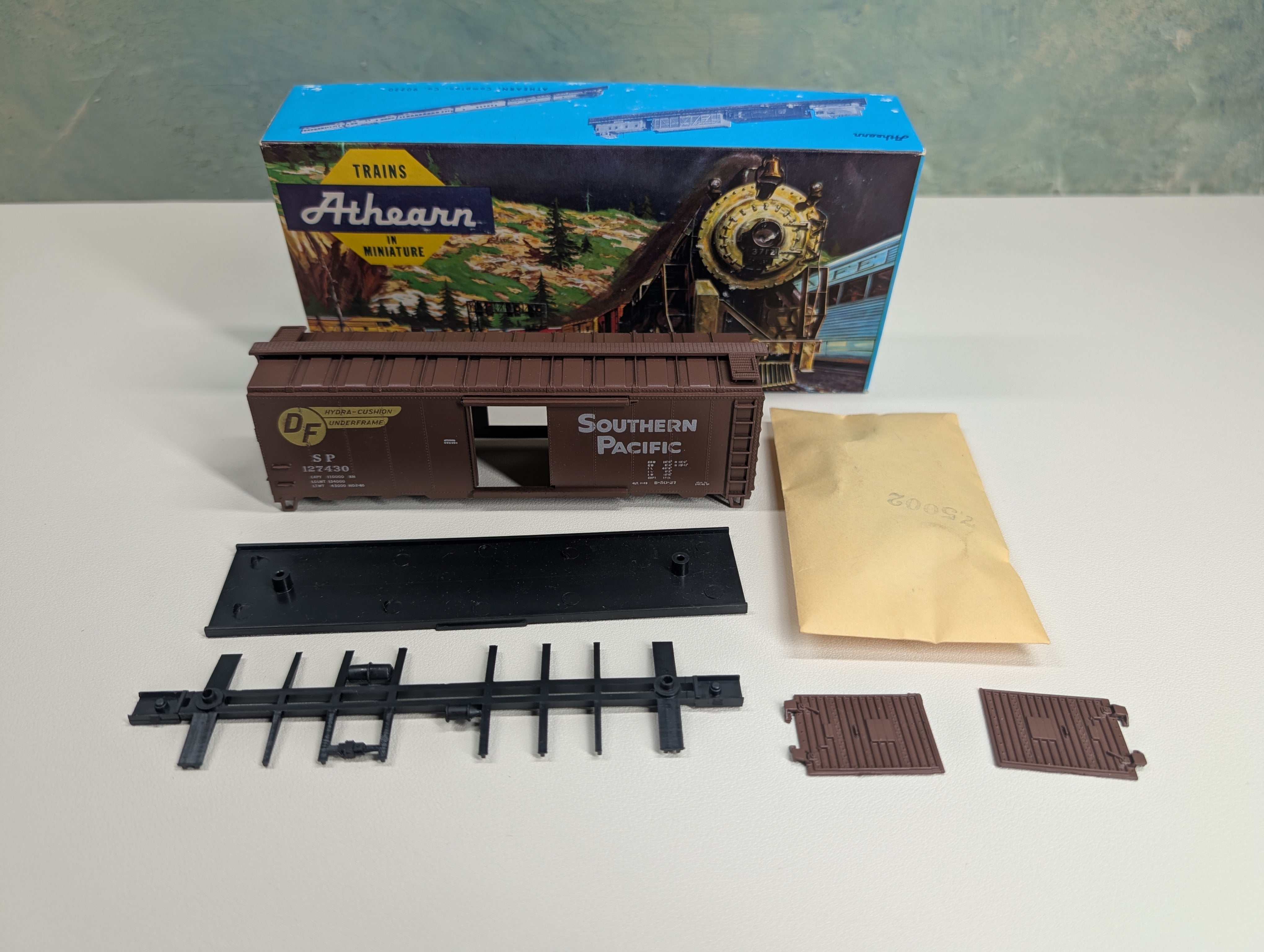 USED Athearn 1205 HO Scale 40' Box Car Southern Pacific SP #127430 KIT