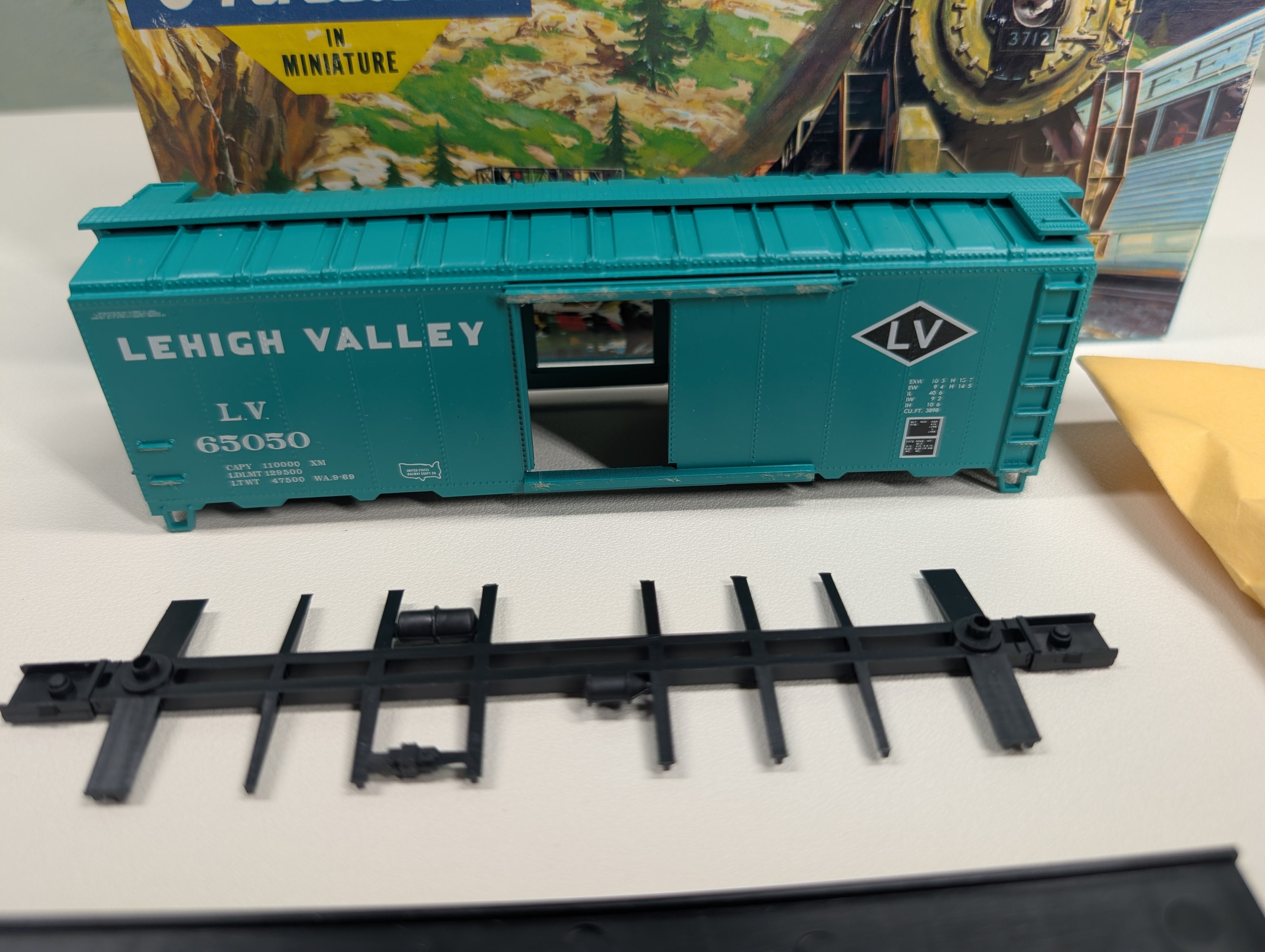 USED Athearn #161 HO Scale 40' Box Car Lehigh Valley LV #65050 Rail Runner KIT