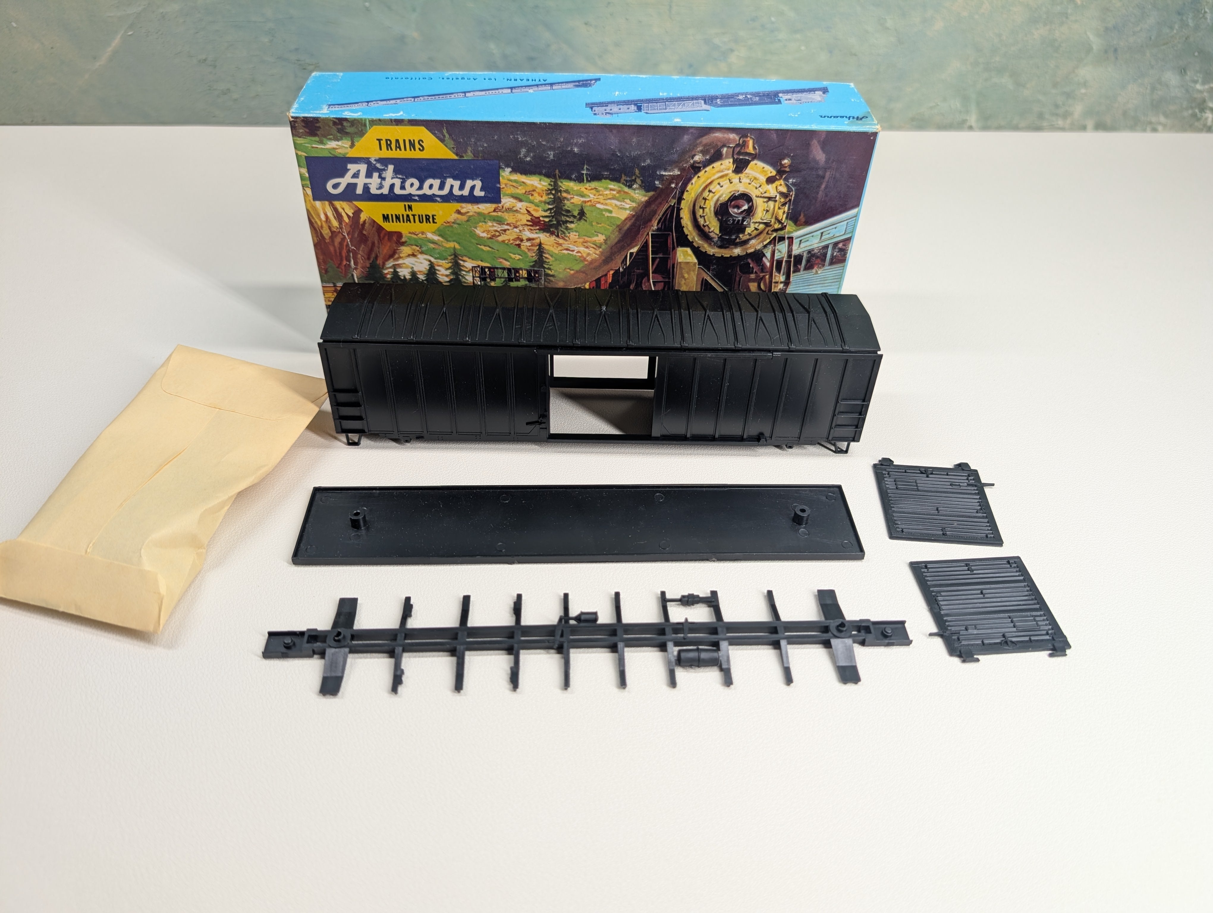 USED Athearn 5520 HO Scale 50' Sliding Door Box Car Undecorated Black KIT