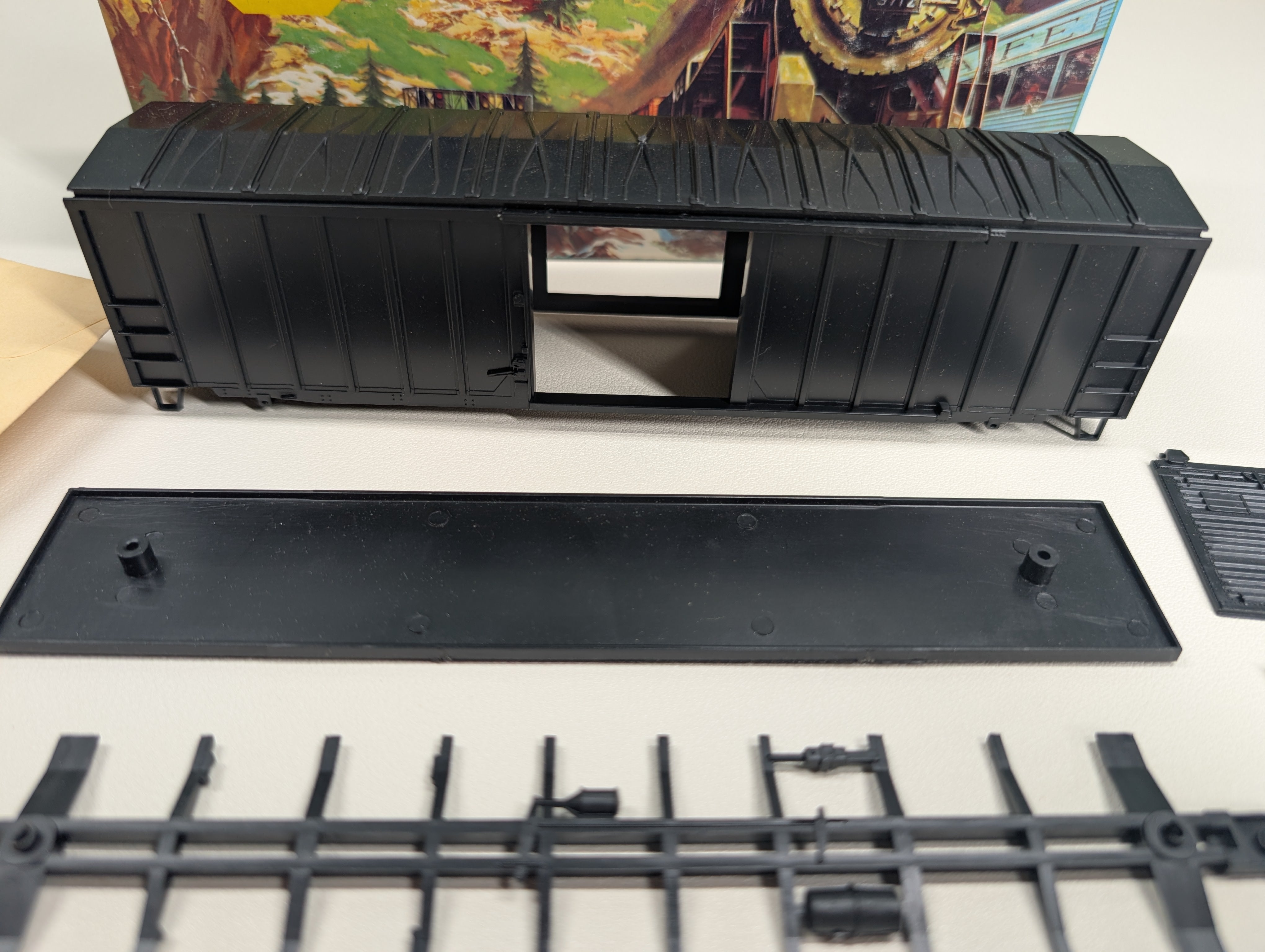 USED Athearn 5520 HO Scale 50' Sliding Door Box Car Undecorated Black KIT