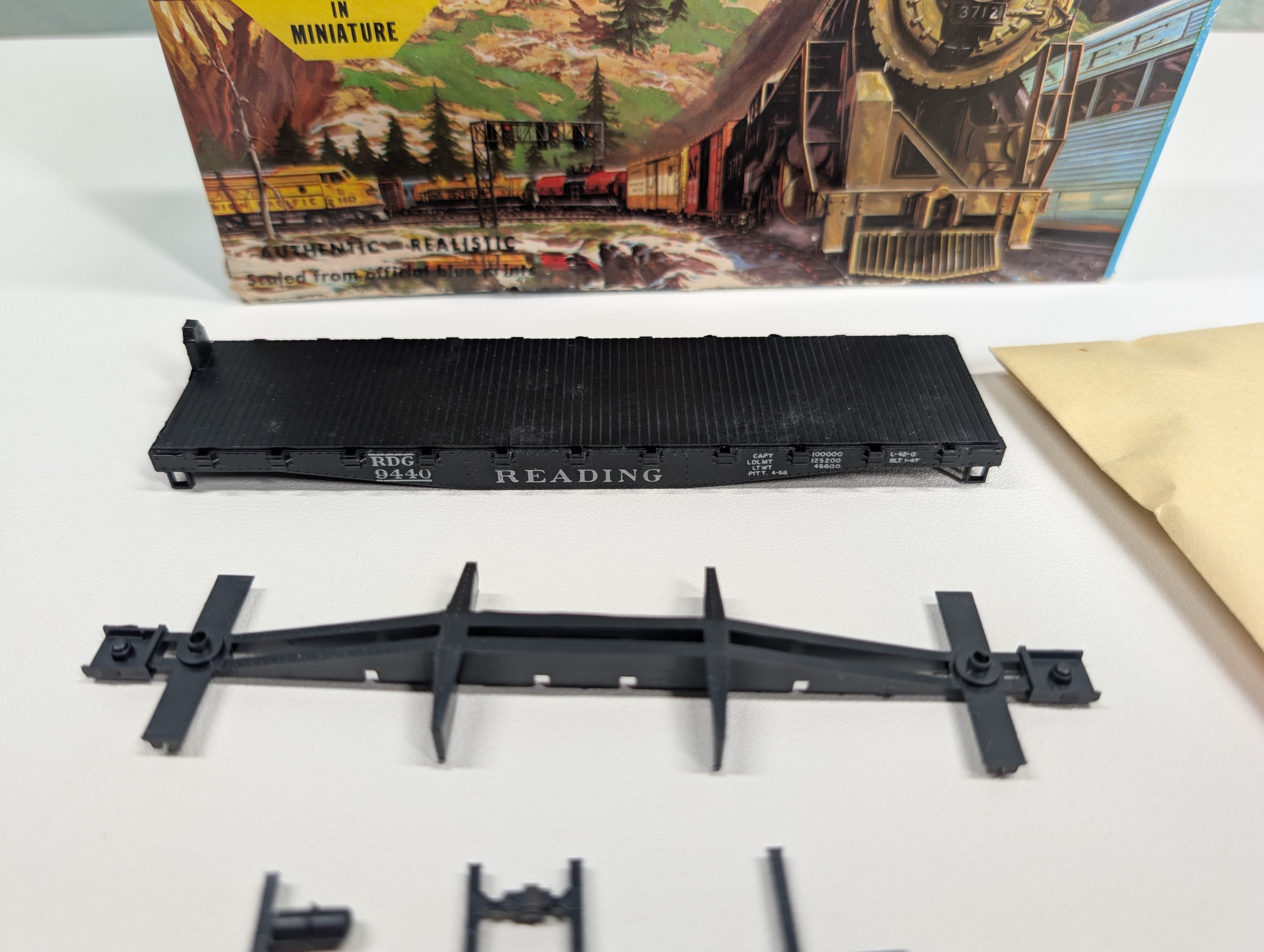 USED Athearn 1352 HO Scale 40' Flat Car Reading RDG #9440 KIT