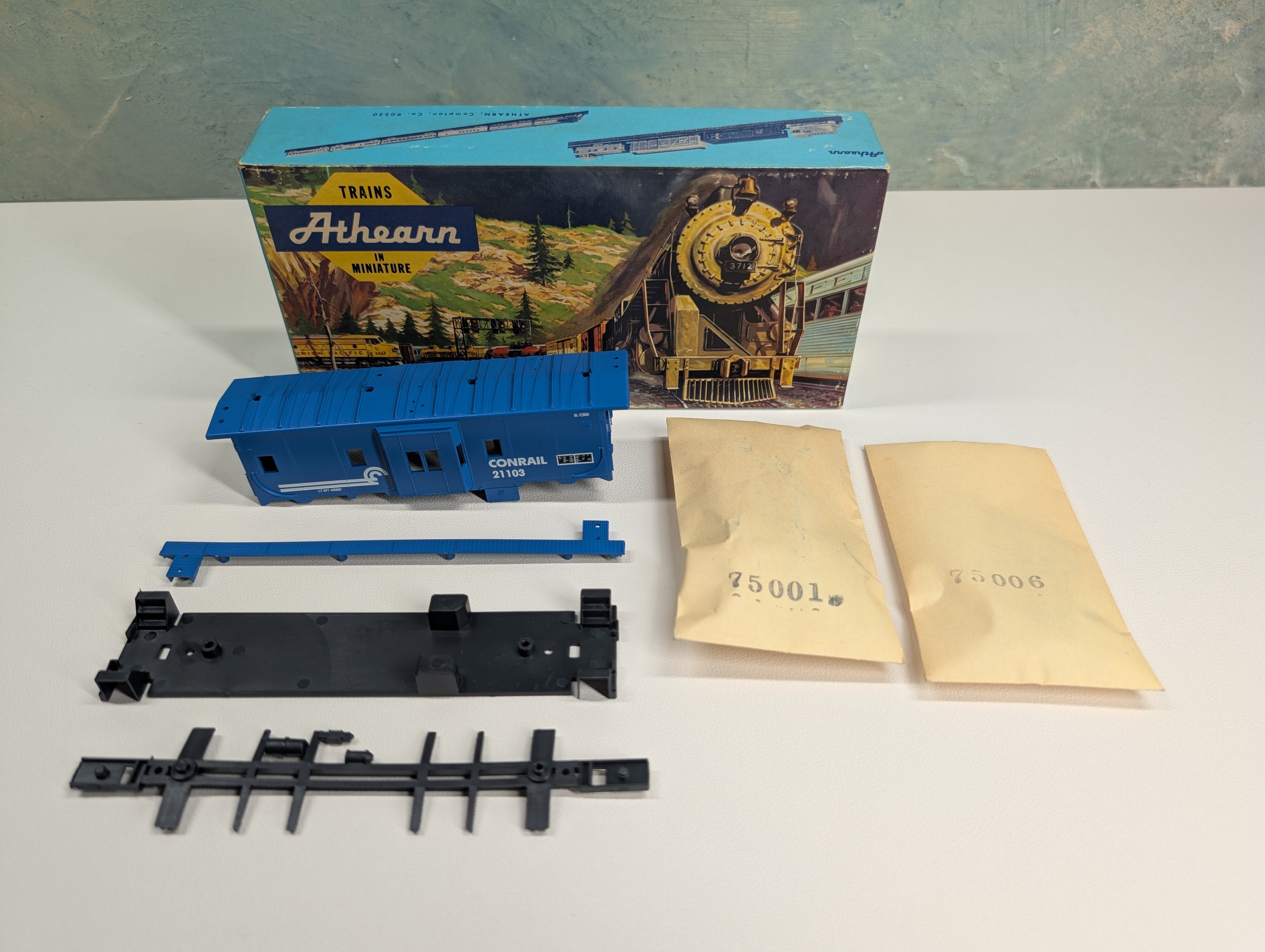 USED Athearn #837 HO Scale Bay Window Caboose Conrail #21103 Bev-Bel KIT