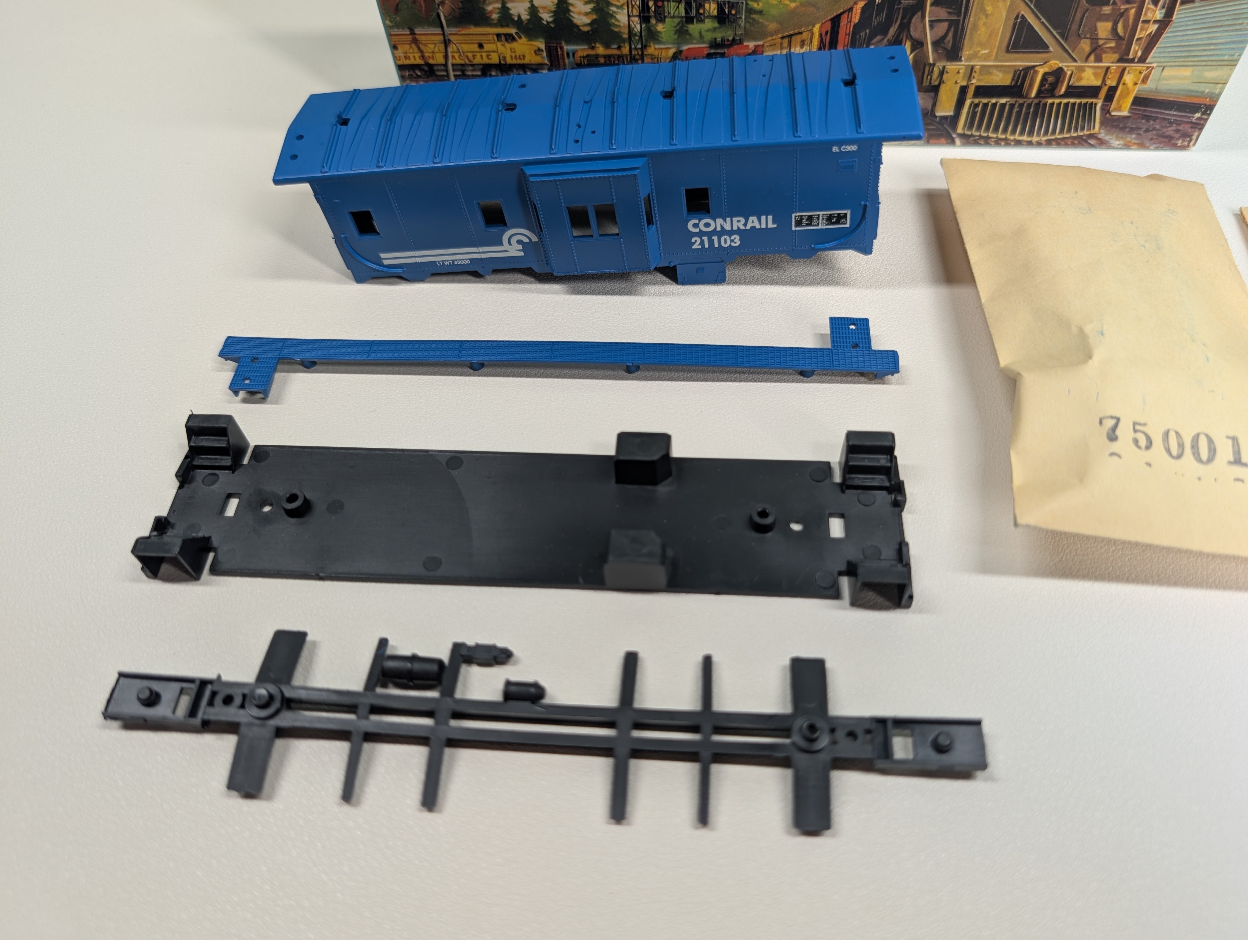 USED Athearn #837 HO Scale Bay Window Caboose Conrail #21103 Bev-Bel KIT