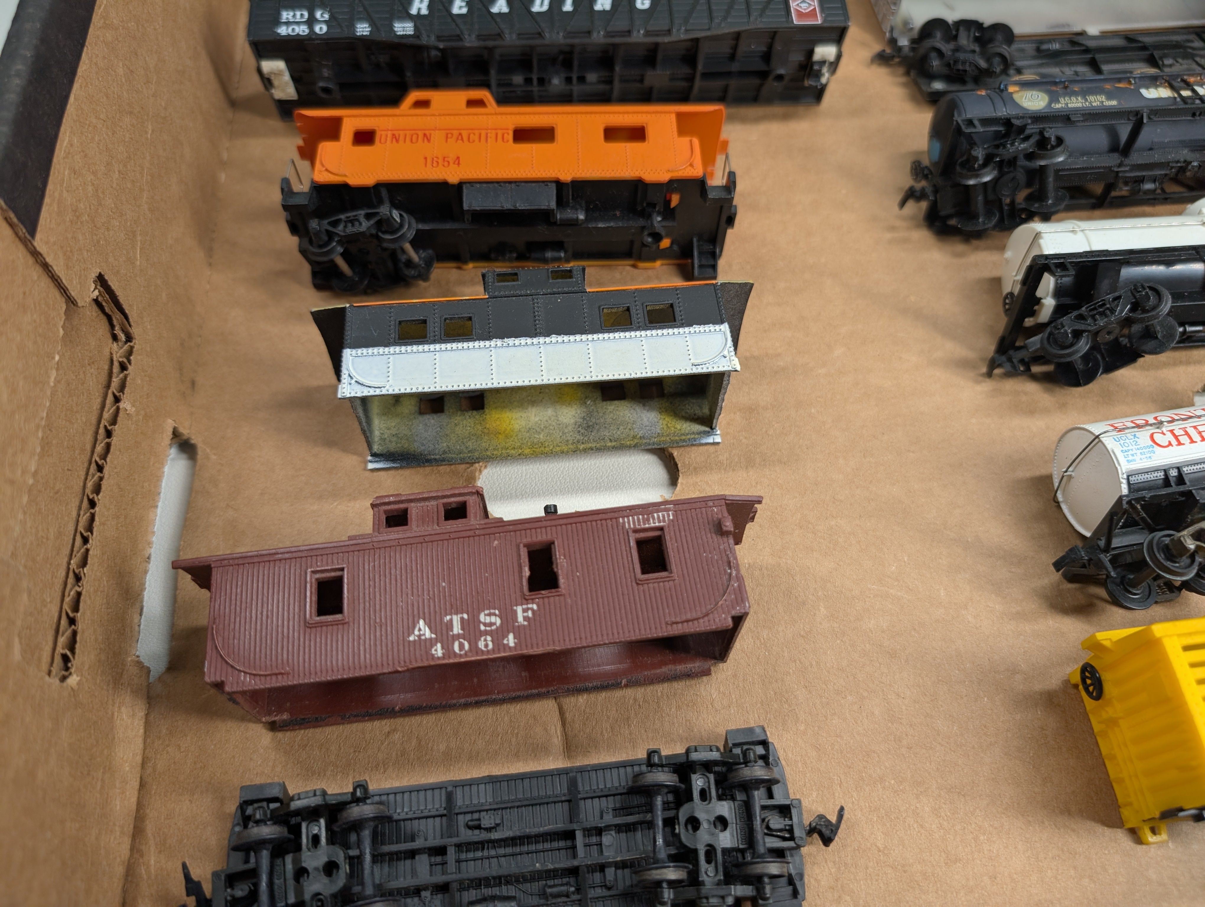USED HO Scale Lot of Rough Freight Cars, Cabooses, Tank Cars for Parts/Repairs