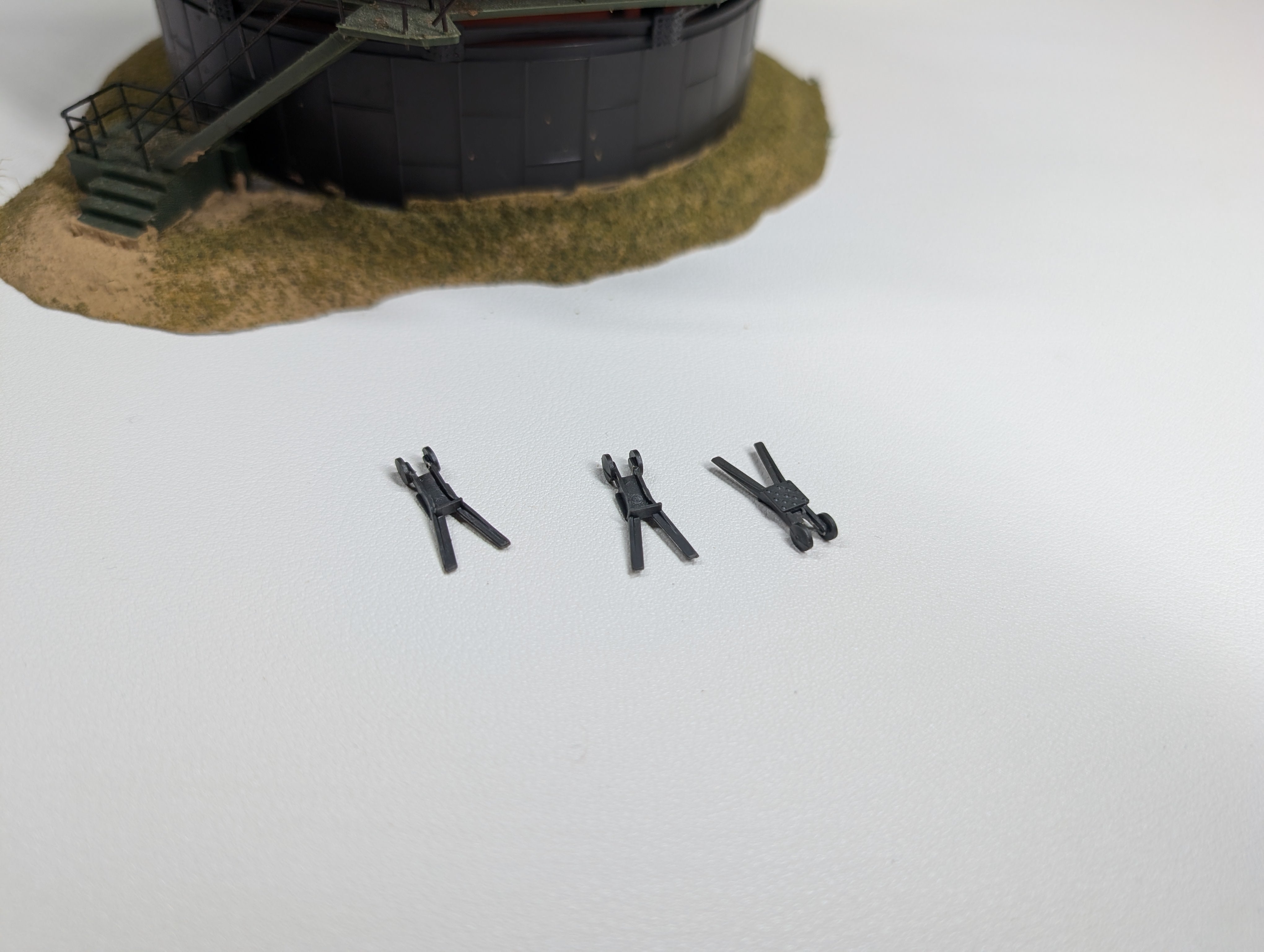 USED Vollmer #5725/1 HO Scale Gaskessel Gasometer, Gas Terminal, Fueling Station