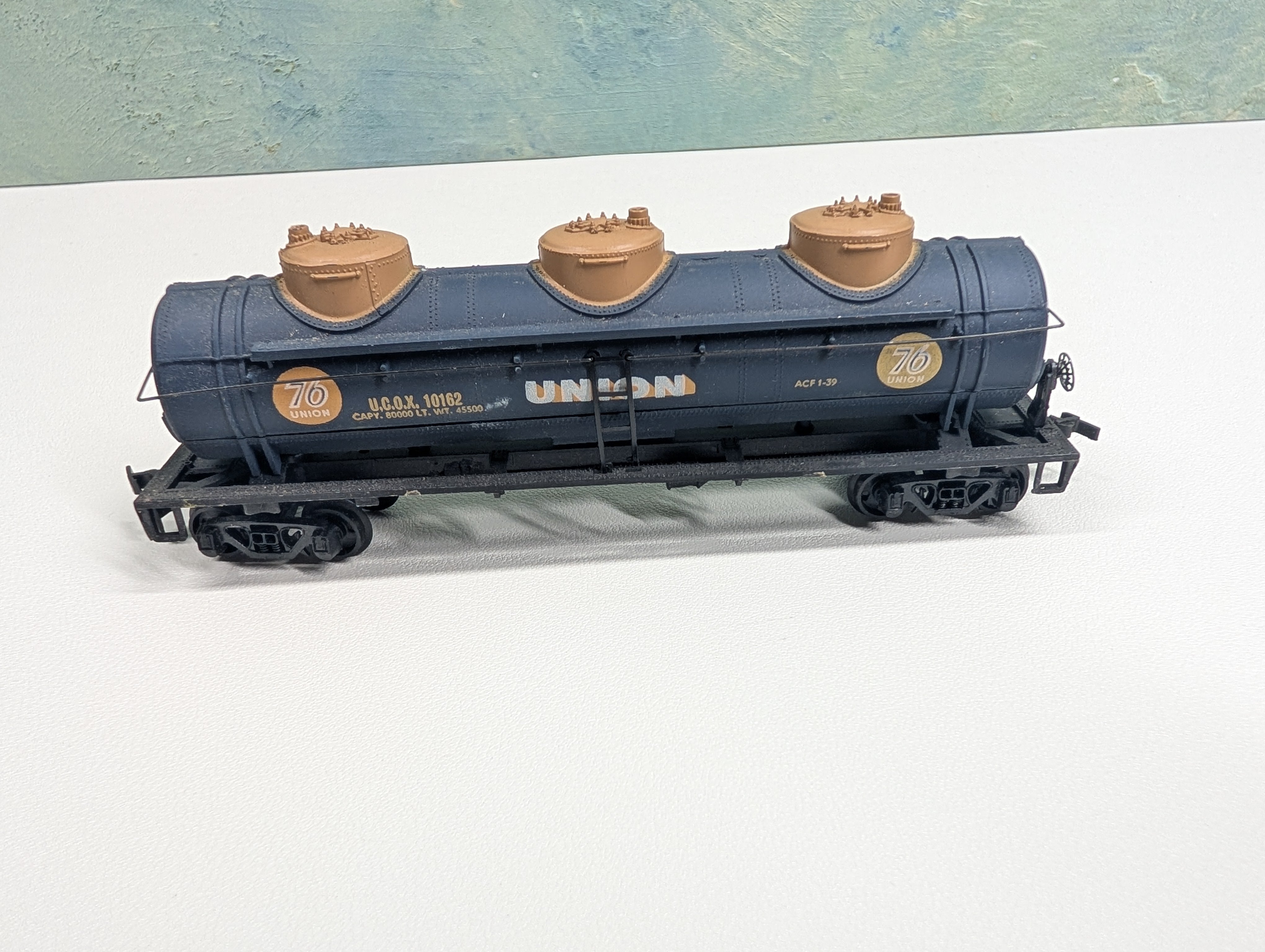 USED AHM HO Scale Triple Dome Tank Car Union 76 UCOX #10162