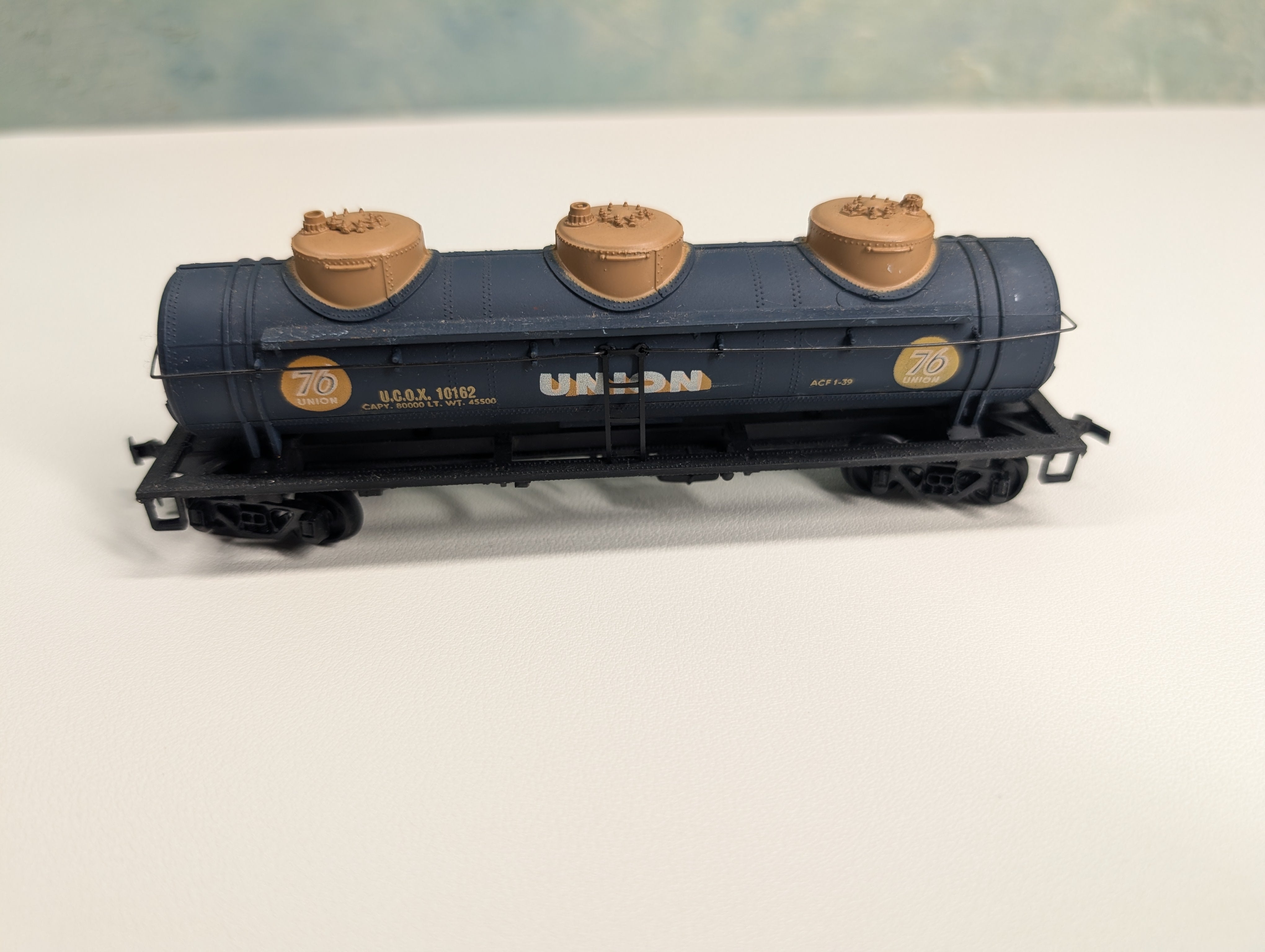 USED AHM HO Scale Triple Dome Tank Car Union 76 UCOX #10162