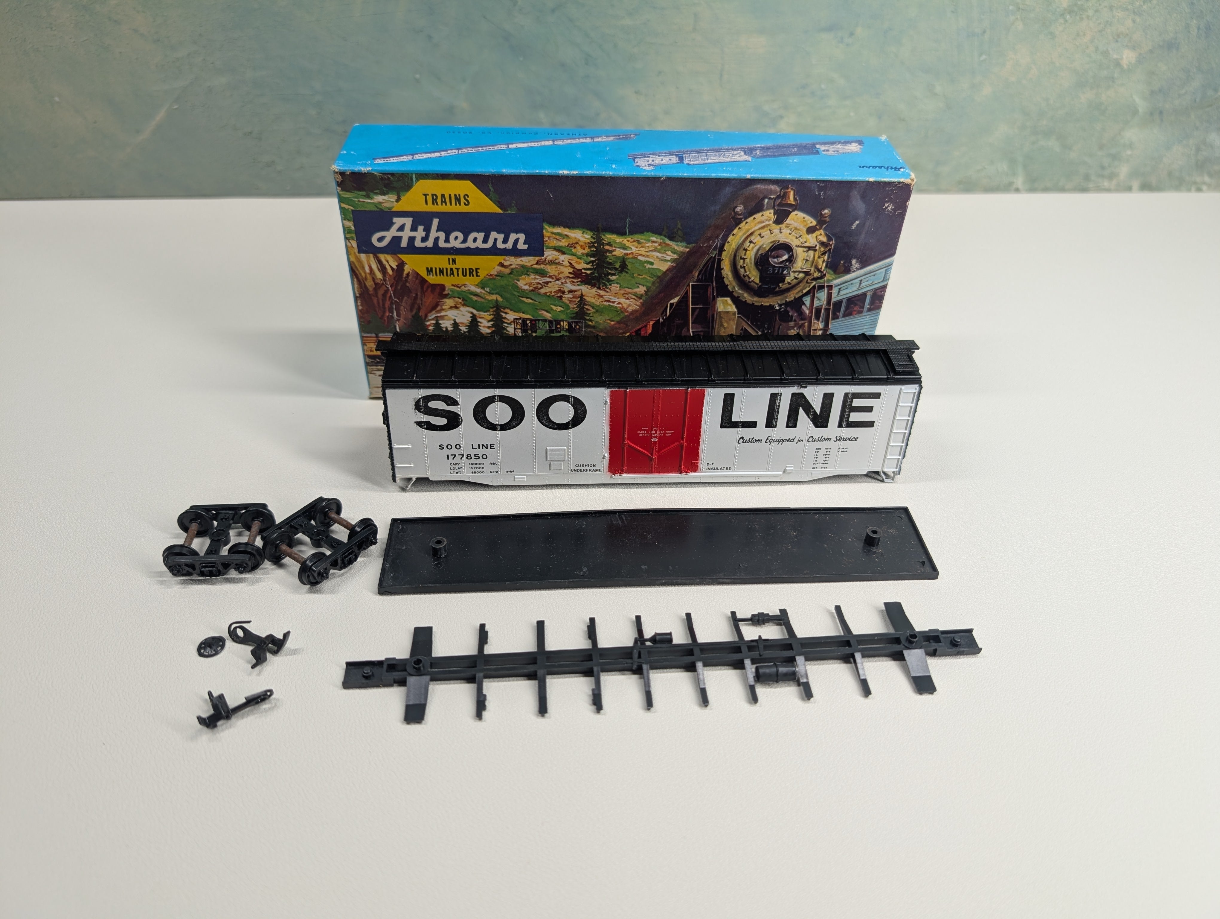 USED Athearn HO Scale 50' Plug Door Box Car SOO Line #177850 KIT