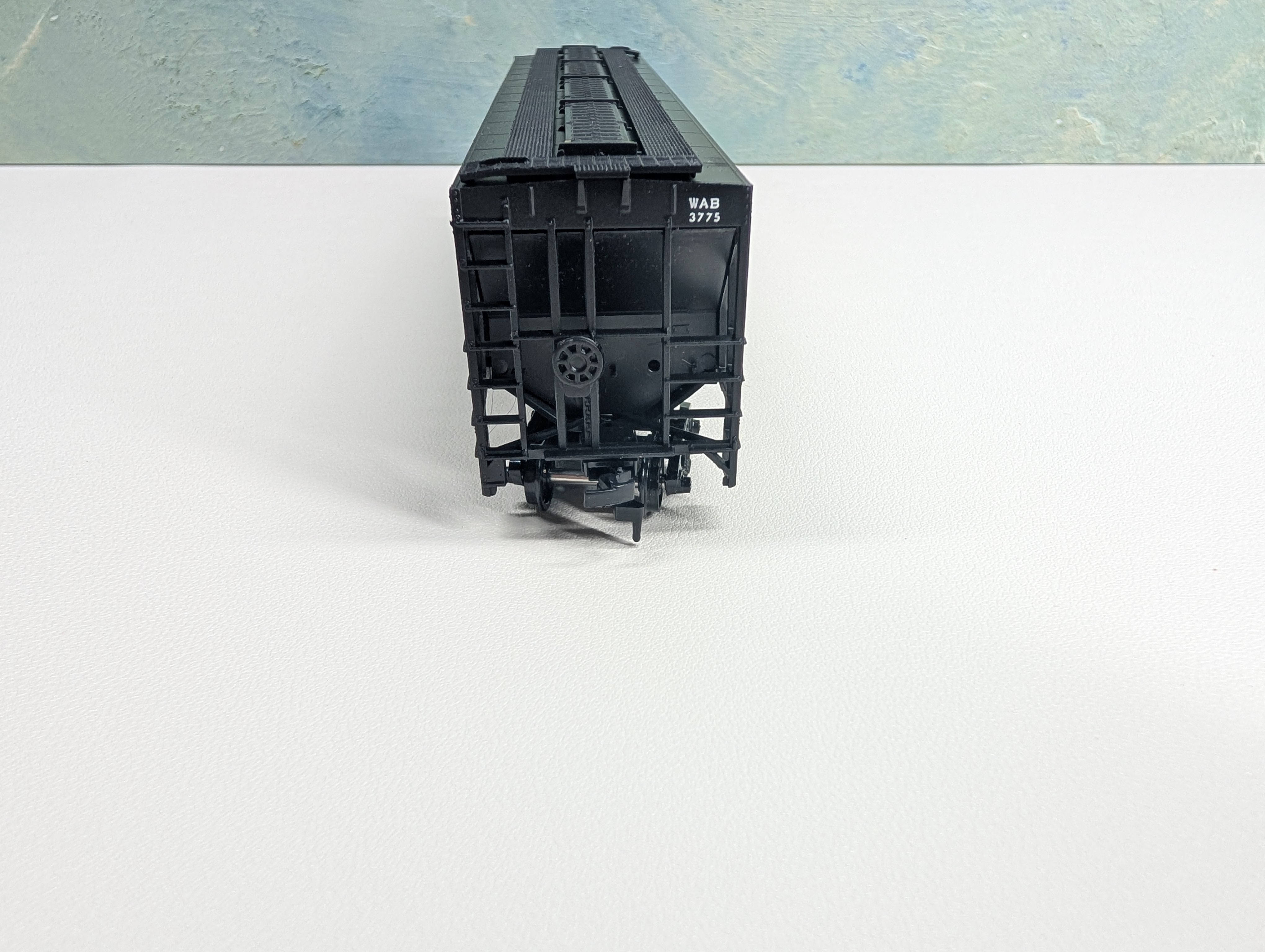 USED Athearn #1418 HO Scale Rib-Side Covered Hopper Wabash WAB #3775 Bev-Bel