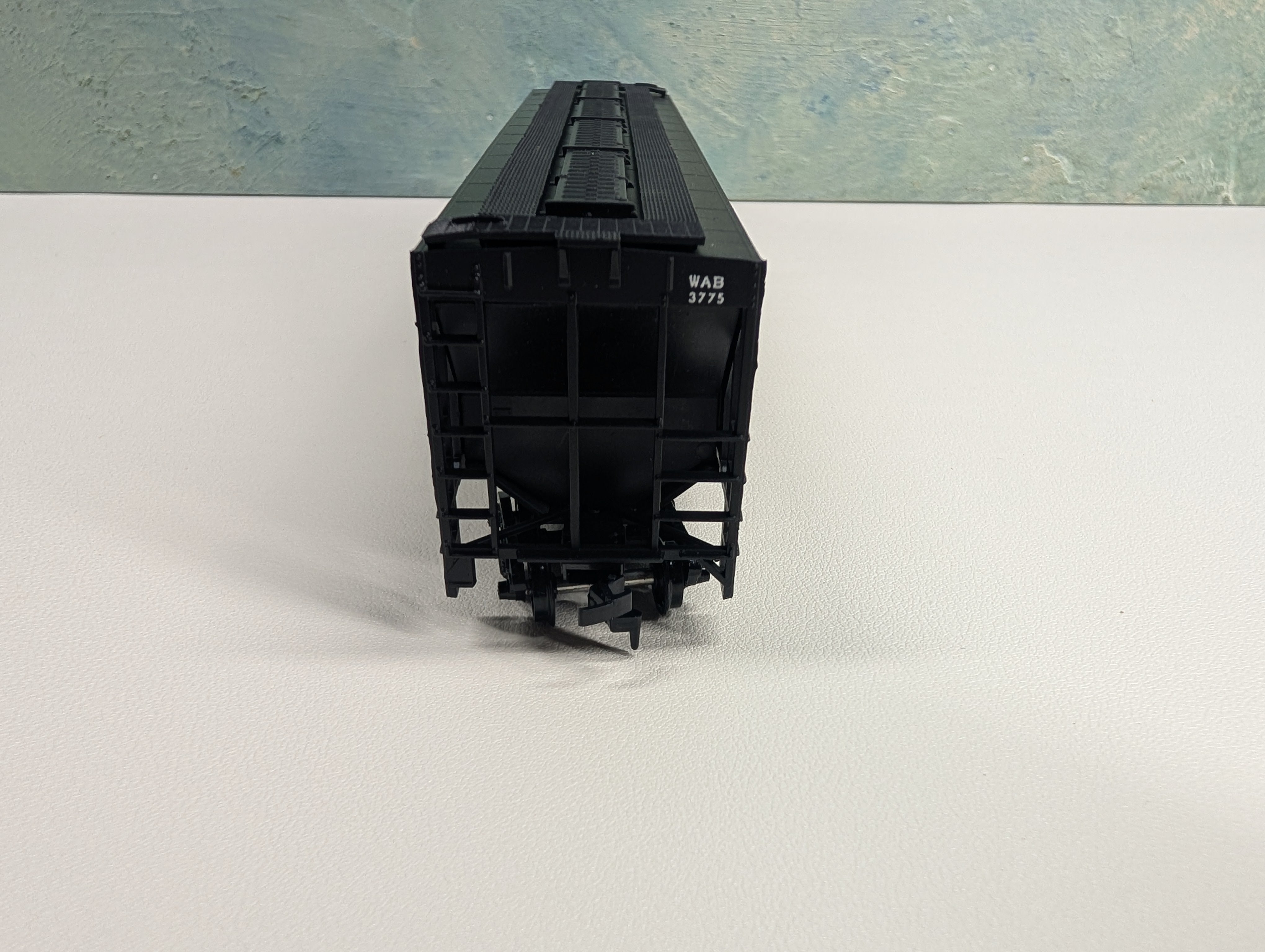 USED Athearn #1418 HO Scale Rib-Side Covered Hopper Wabash WAB #3775 Bev-Bel