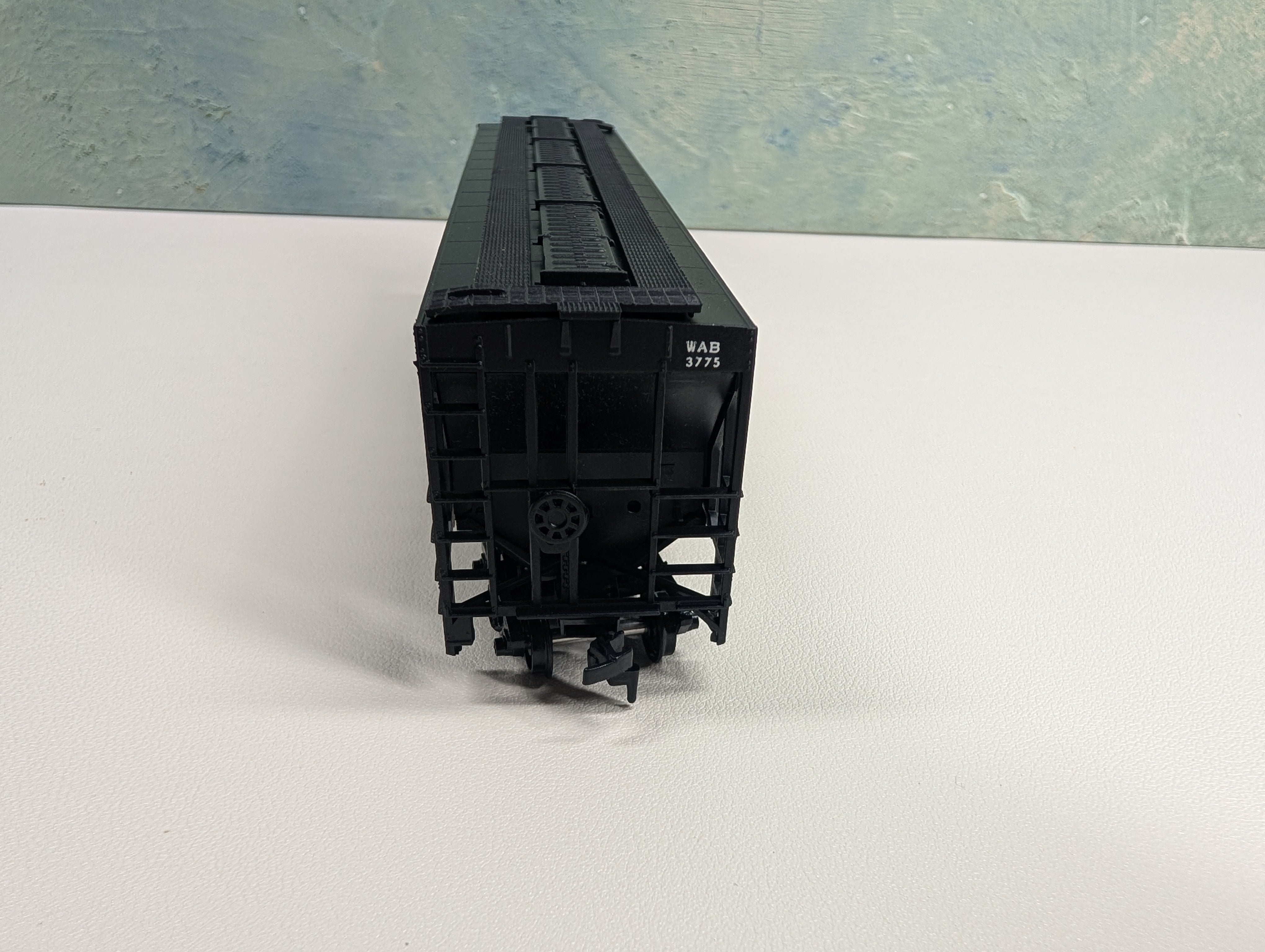 USED Athearn #1418 HO Scale Rib-Side Covered Hopper Wabash WAB #3775 Bev-Bel