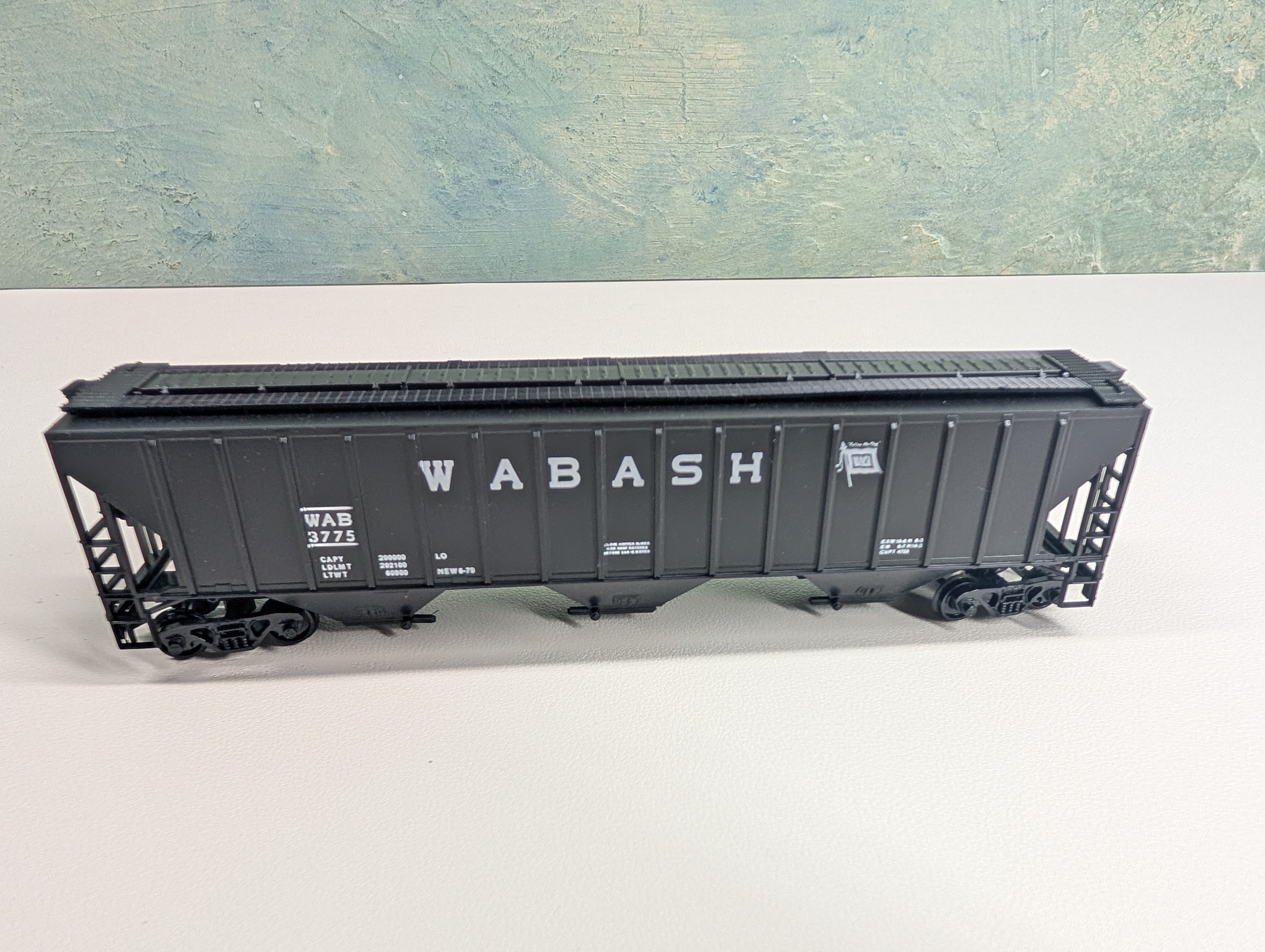 USED Athearn #1418 HO Scale Rib-Side Covered Hopper Wabash WAB #3775 Bev-Bel