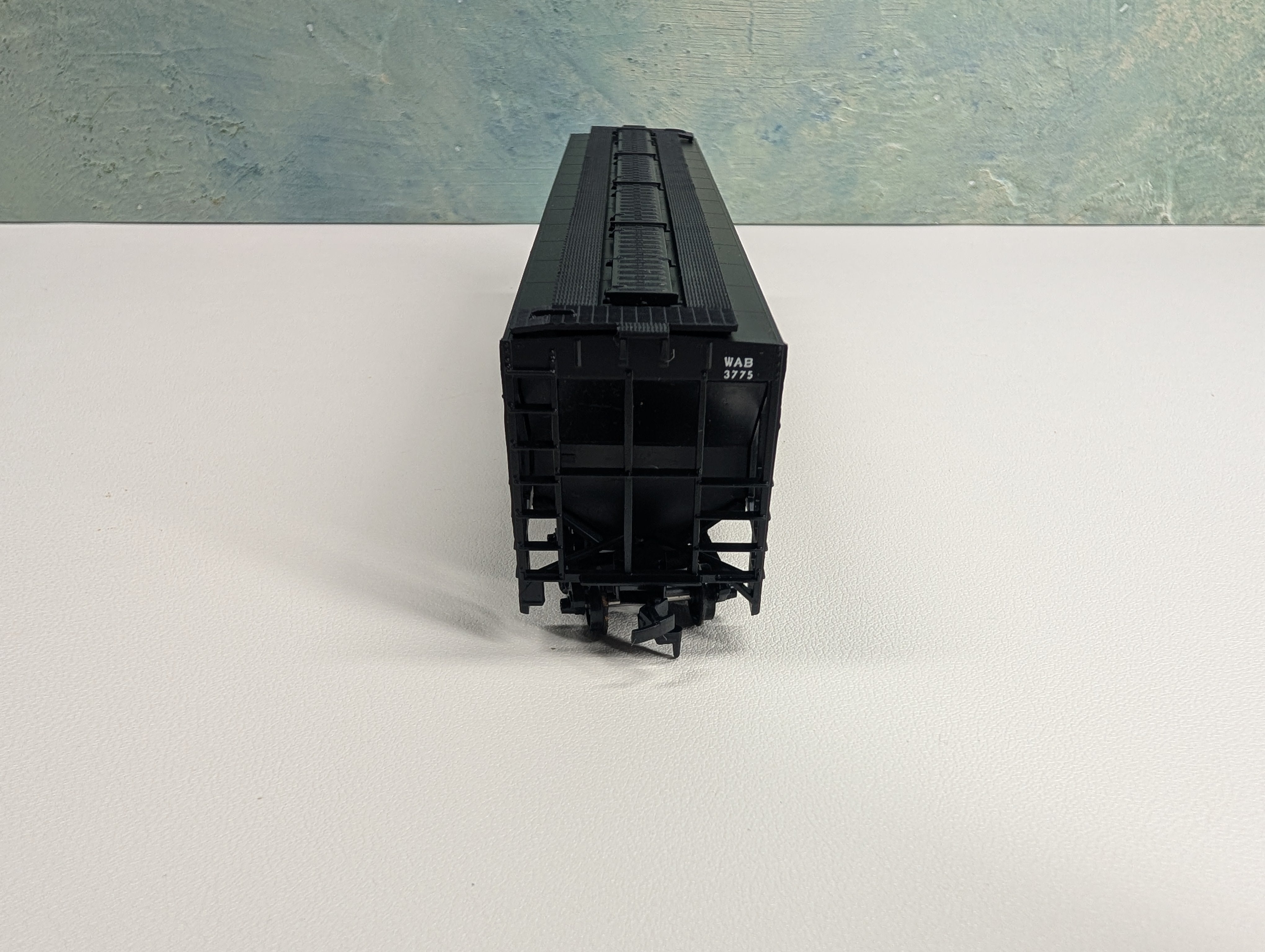 USED Athearn #1418 HO Scale Rib-Side Covered Hopper Wabash WAB #3775 Bev-Bel