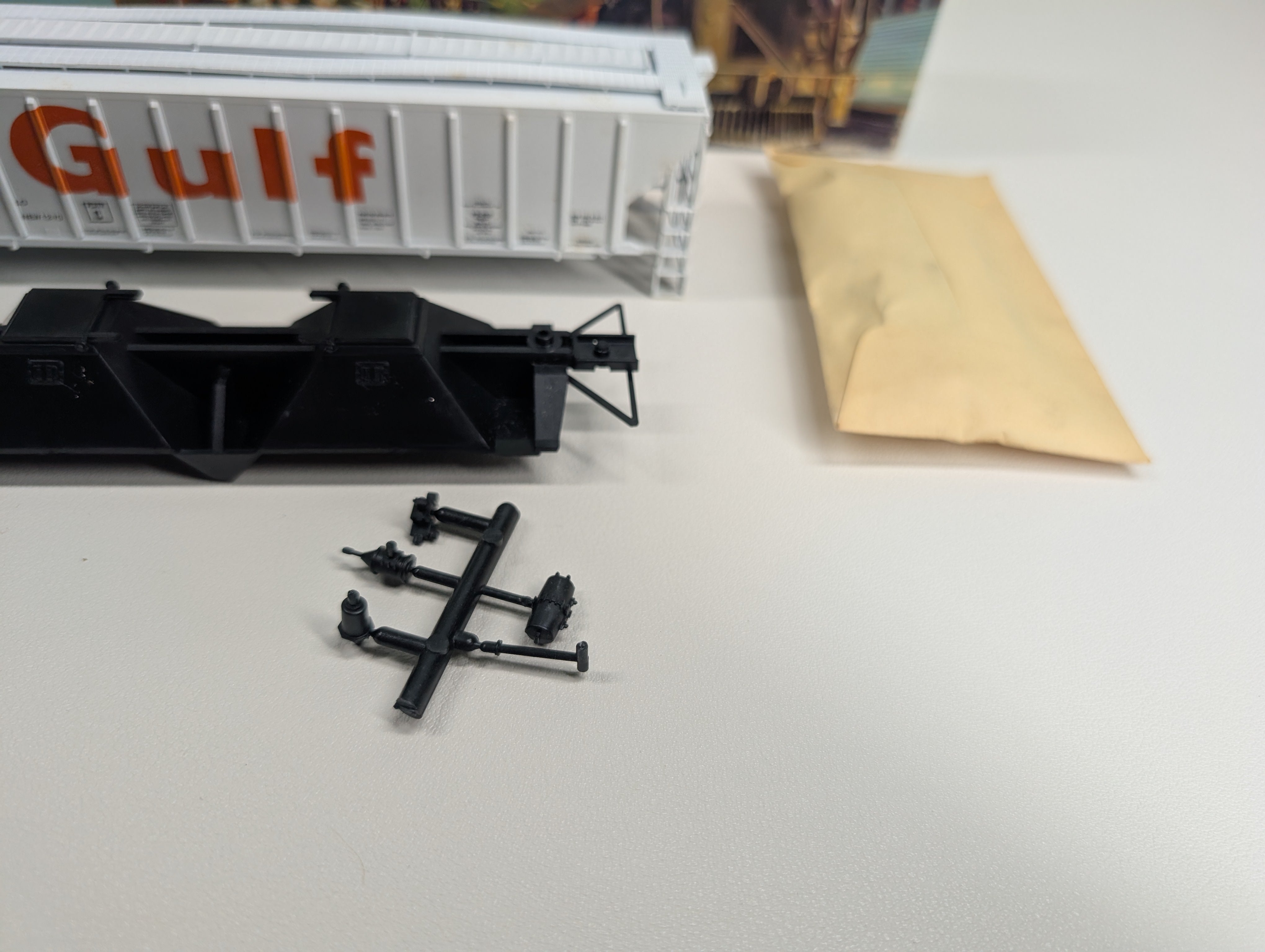 USED Athearn #244 HO Scale Rib-Side Covered Hopper Gulf TLCX #38372 Bev-Bel KIT