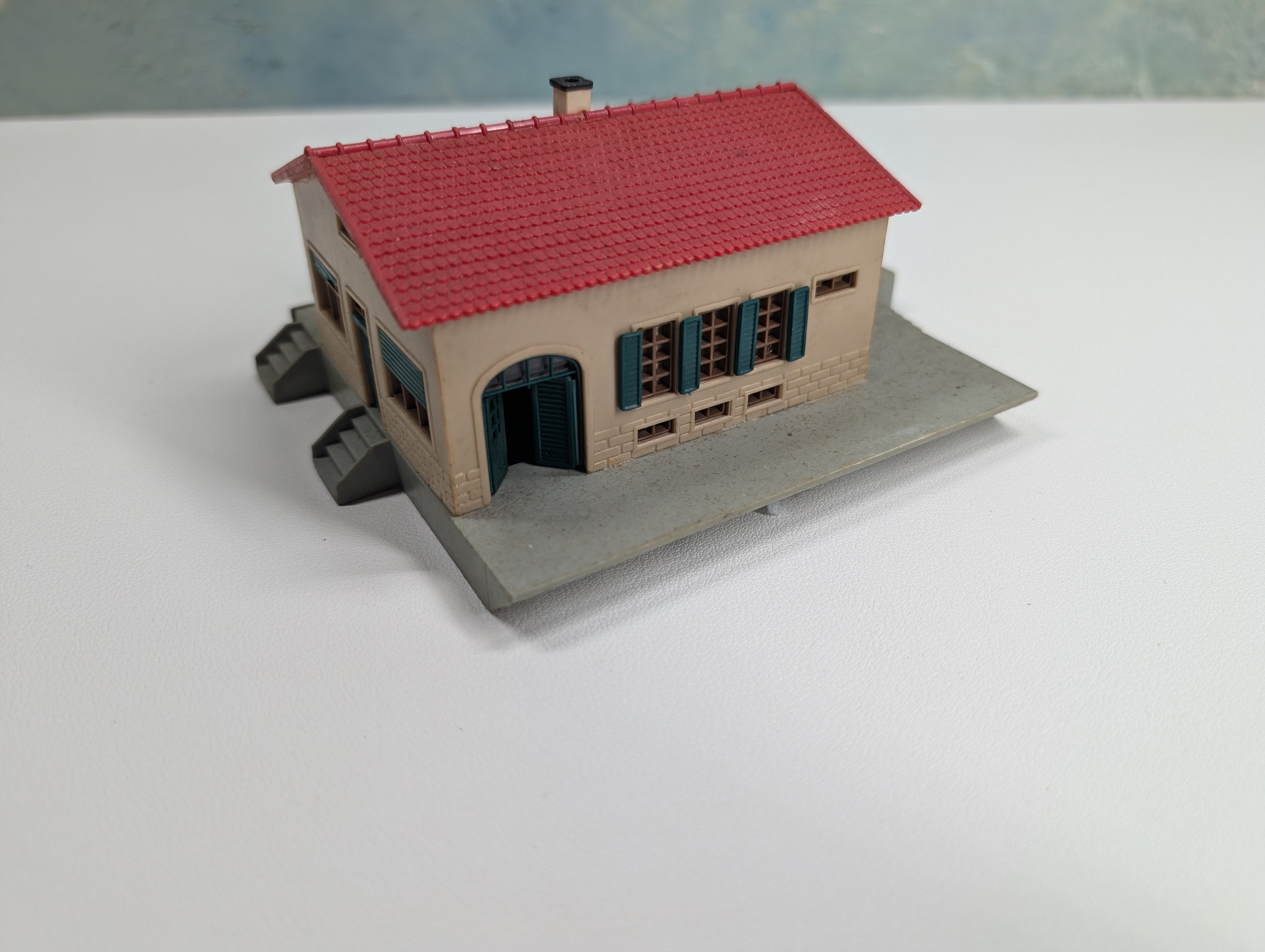 USED Hoffman HO Scale Garage