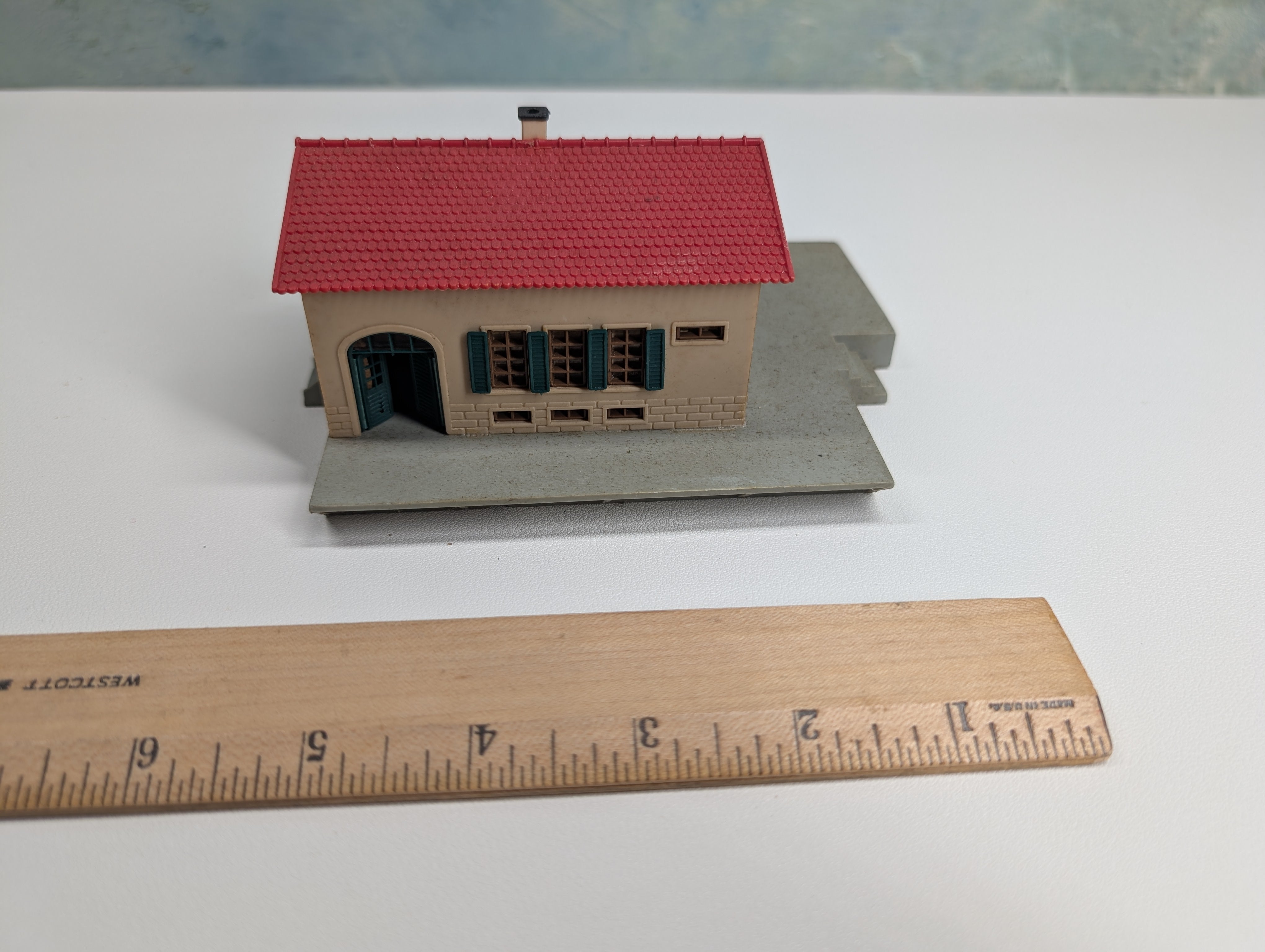 USED Hoffman HO Scale Garage