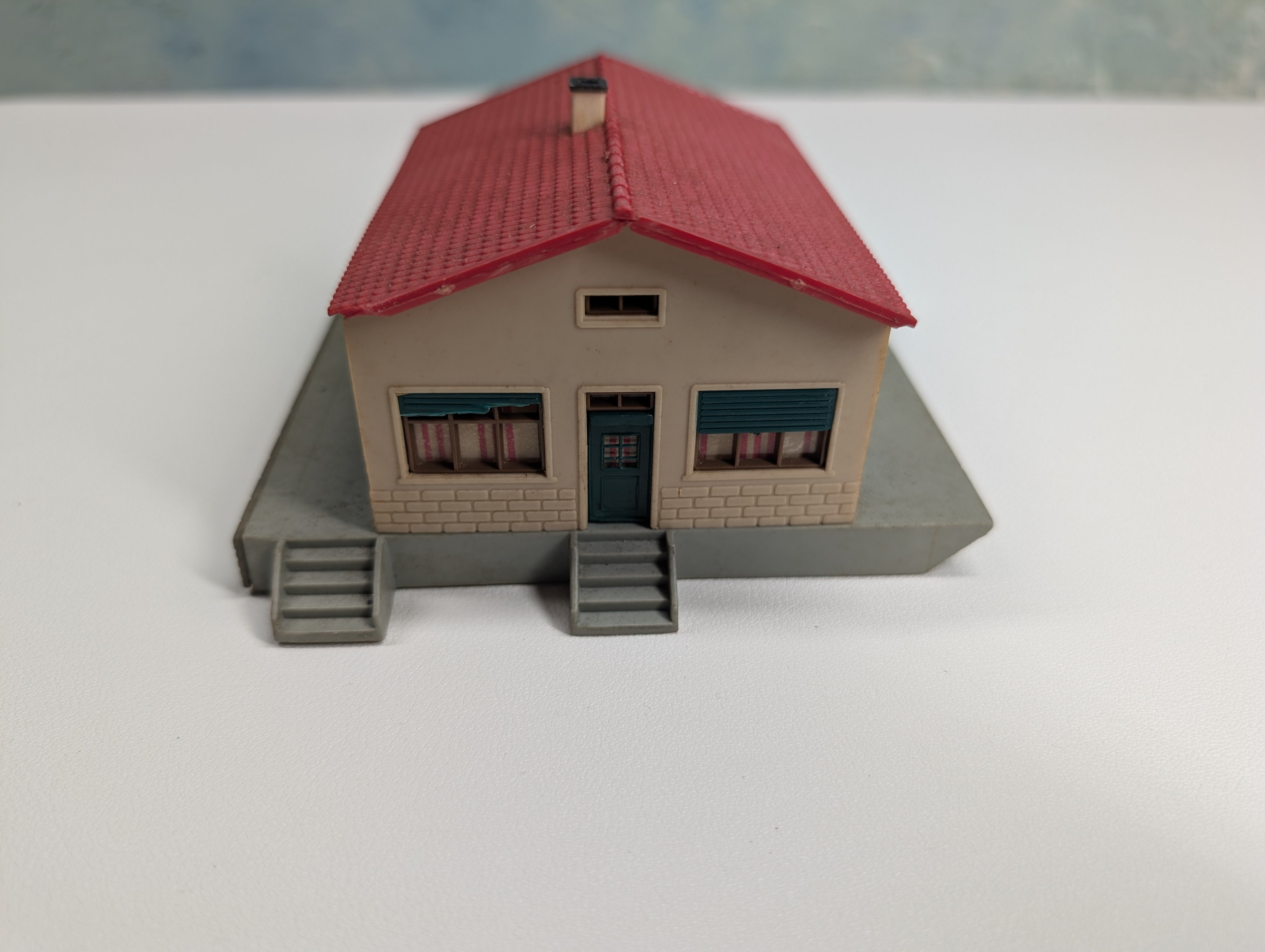 USED Hoffman HO Scale Garage