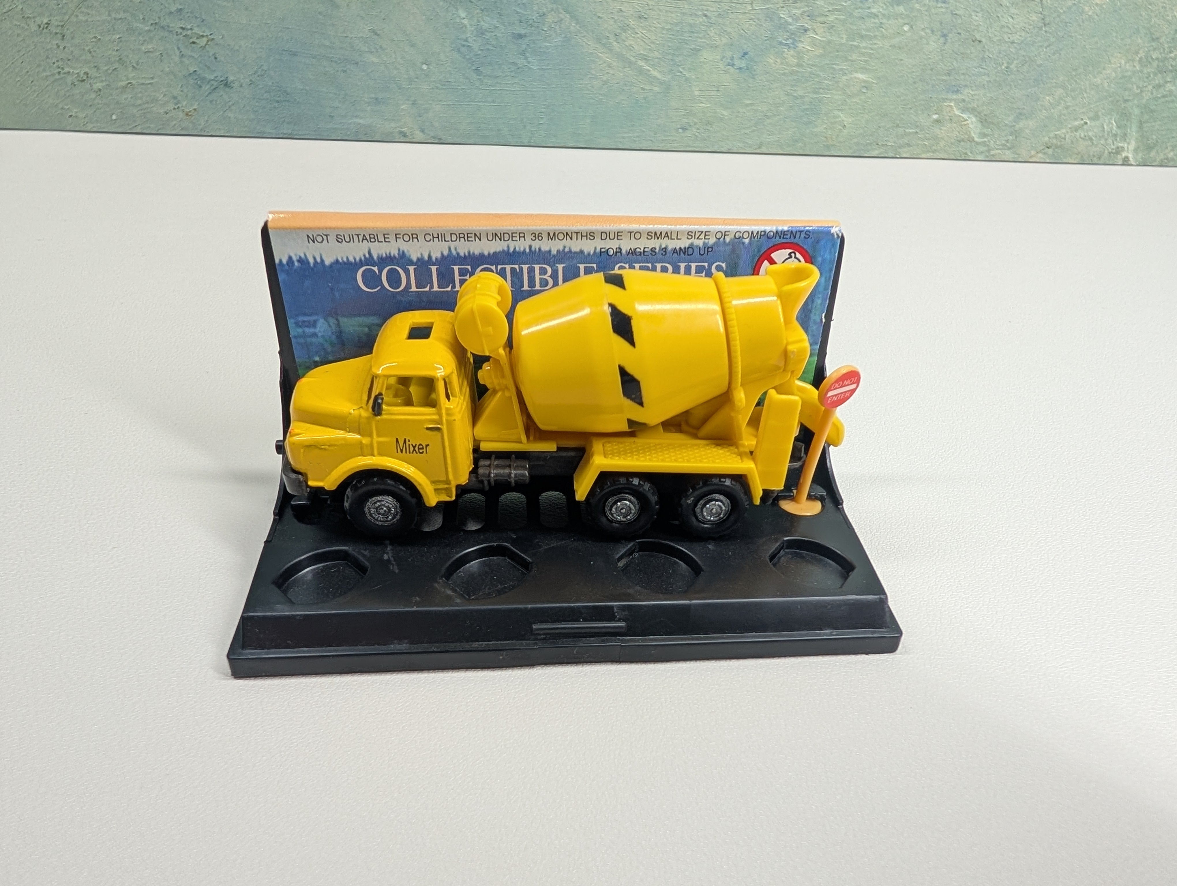 USED Smart Toys HO Scale Yellow Cement Mixing Truck