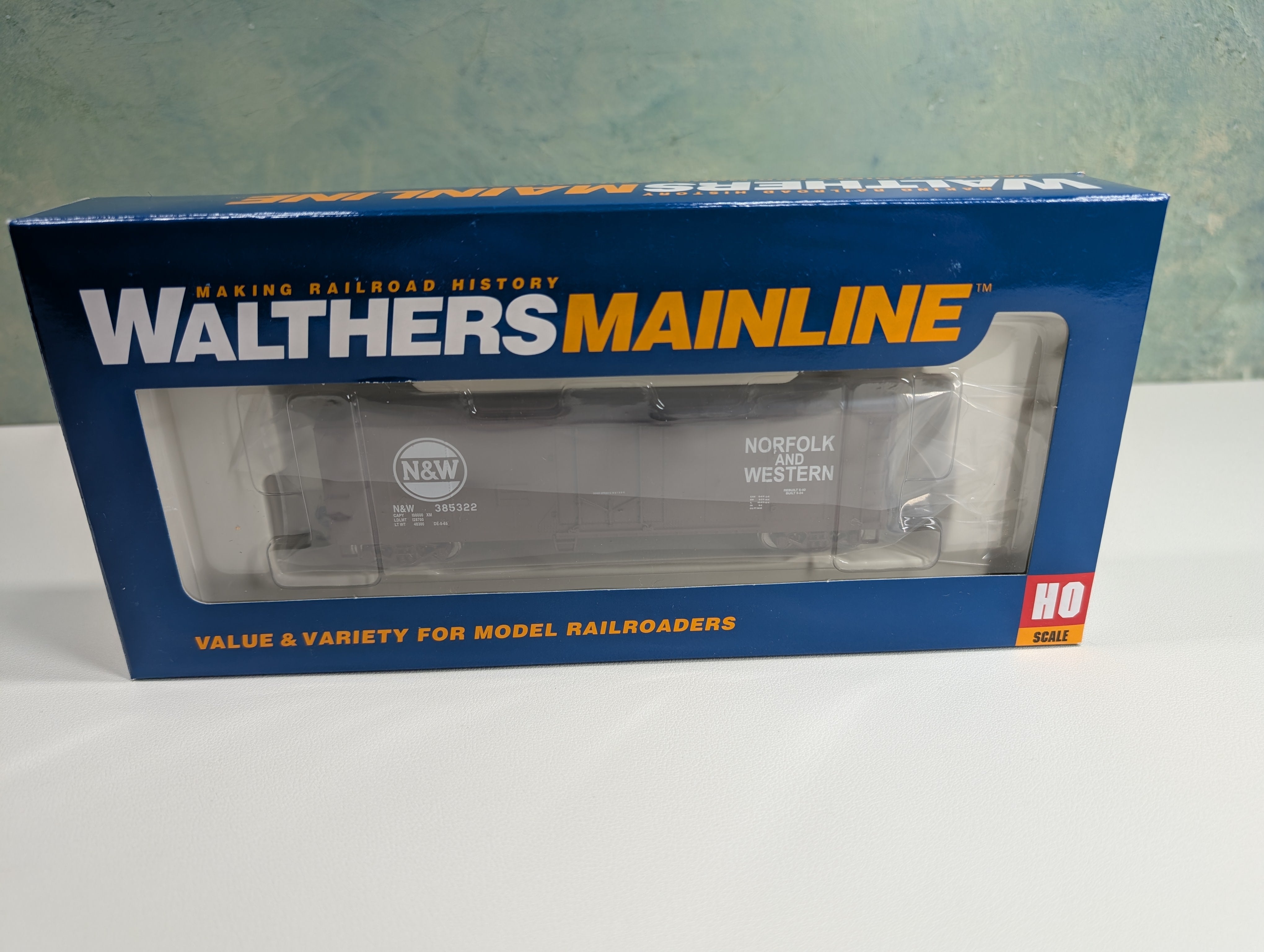 WalthersMainline 910-1559 HO Scale 40' Plug Door Box Car Norfolk & Western N&W #385322