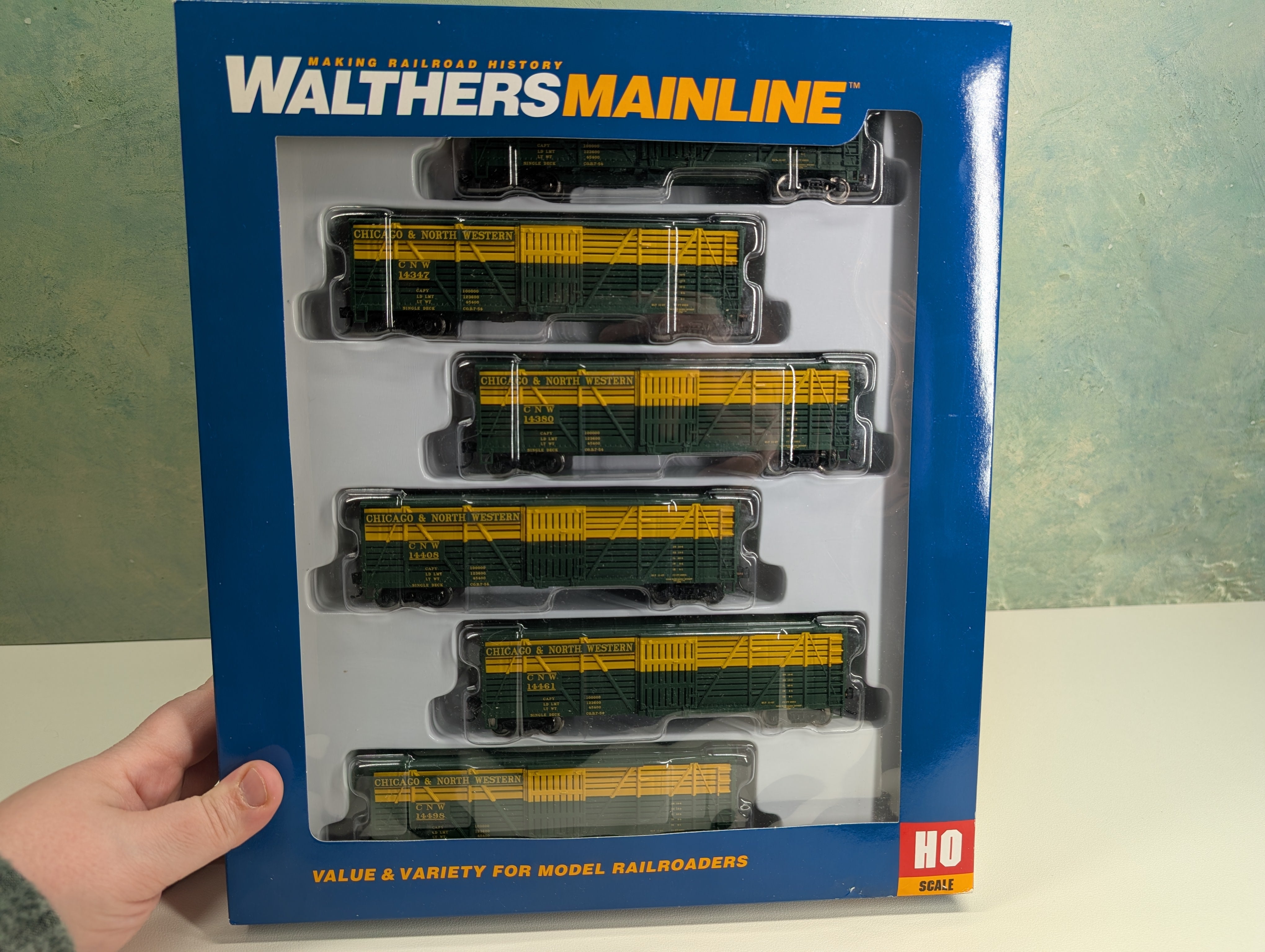 WalthersMainline 910-54502 HO Scale 40' Stock Car Chicago & North Western CNW 6 Pack