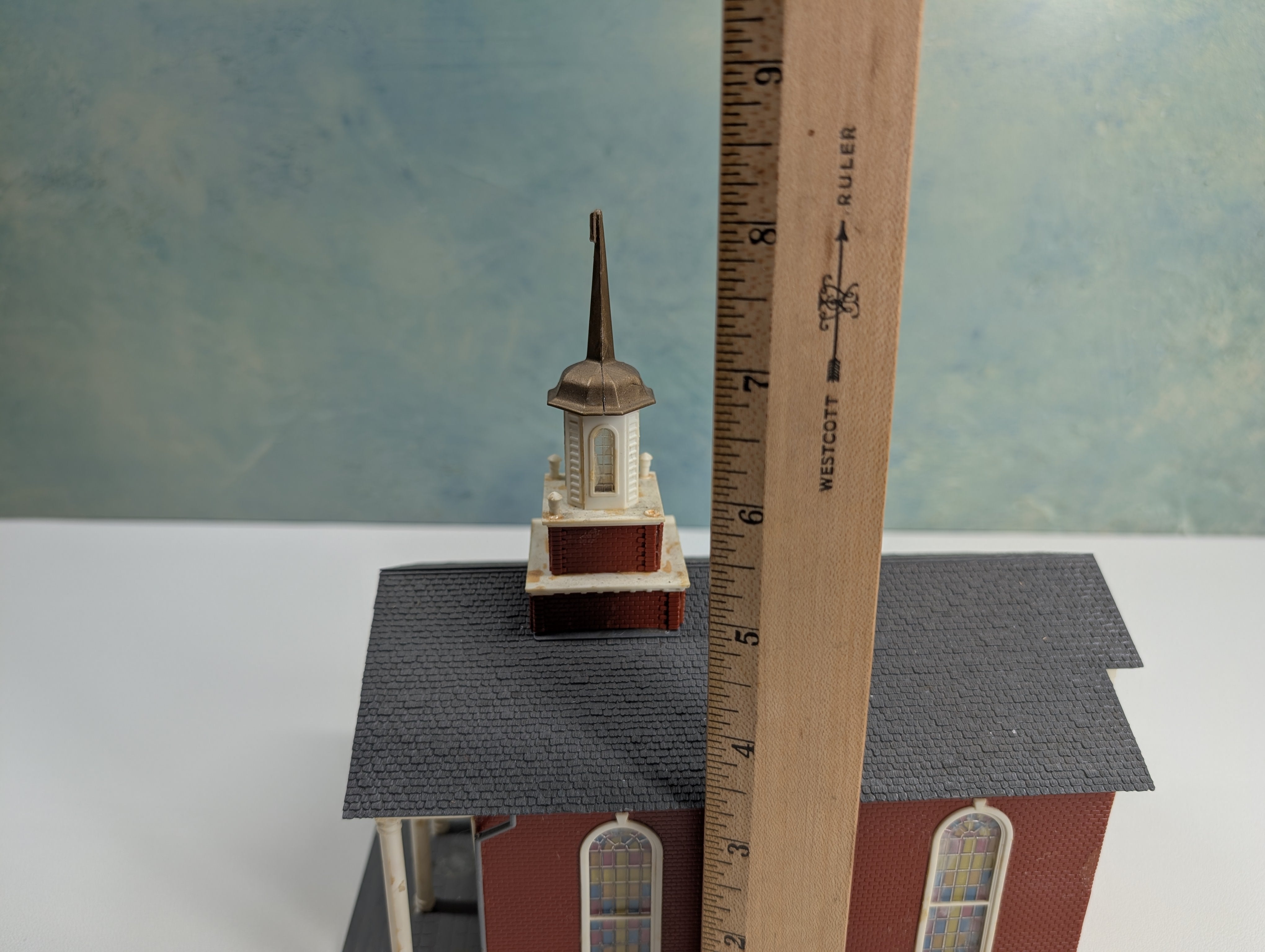 USED HO Scale Large Brick Church