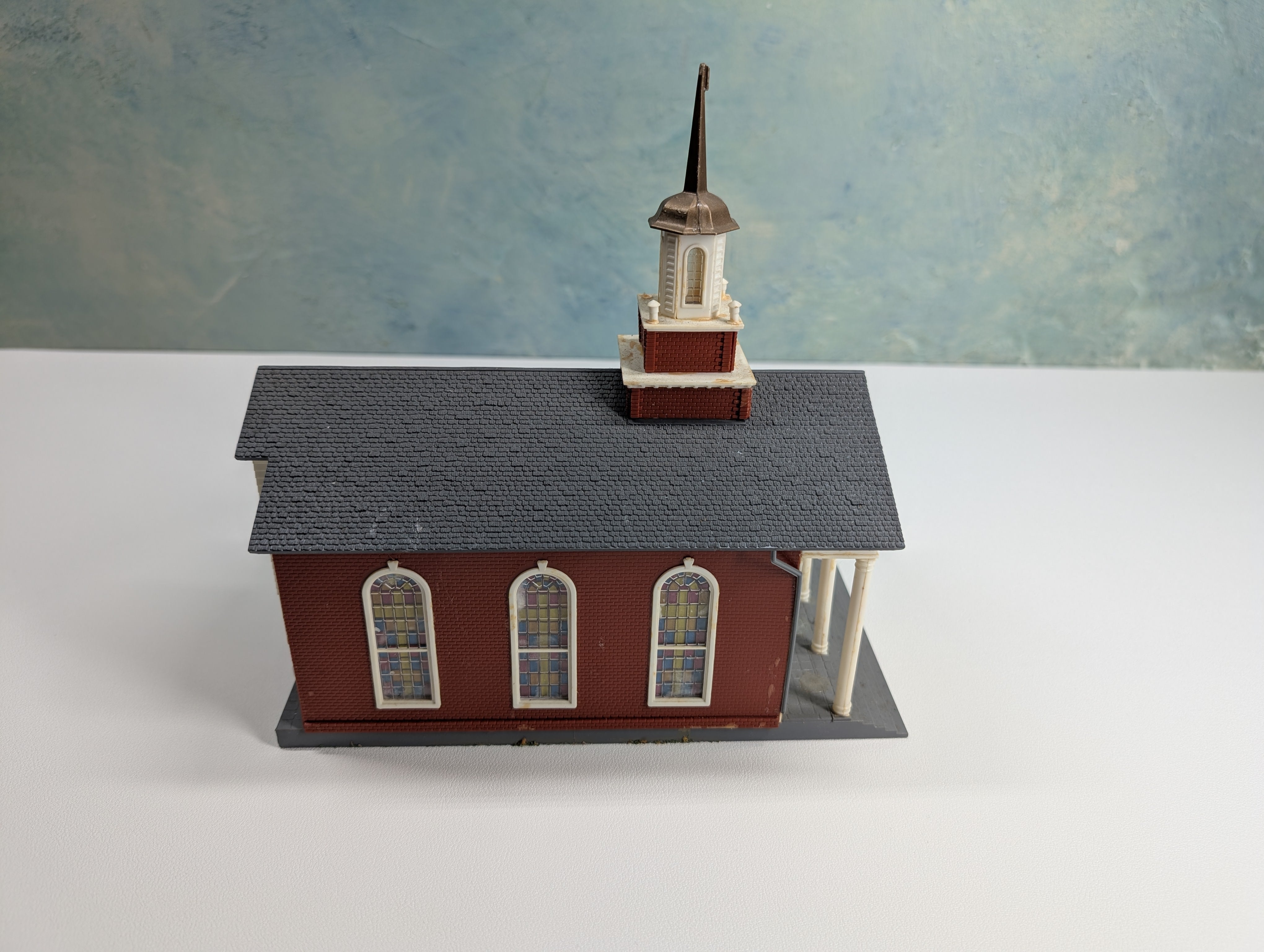 USED HO Scale Large Brick Church