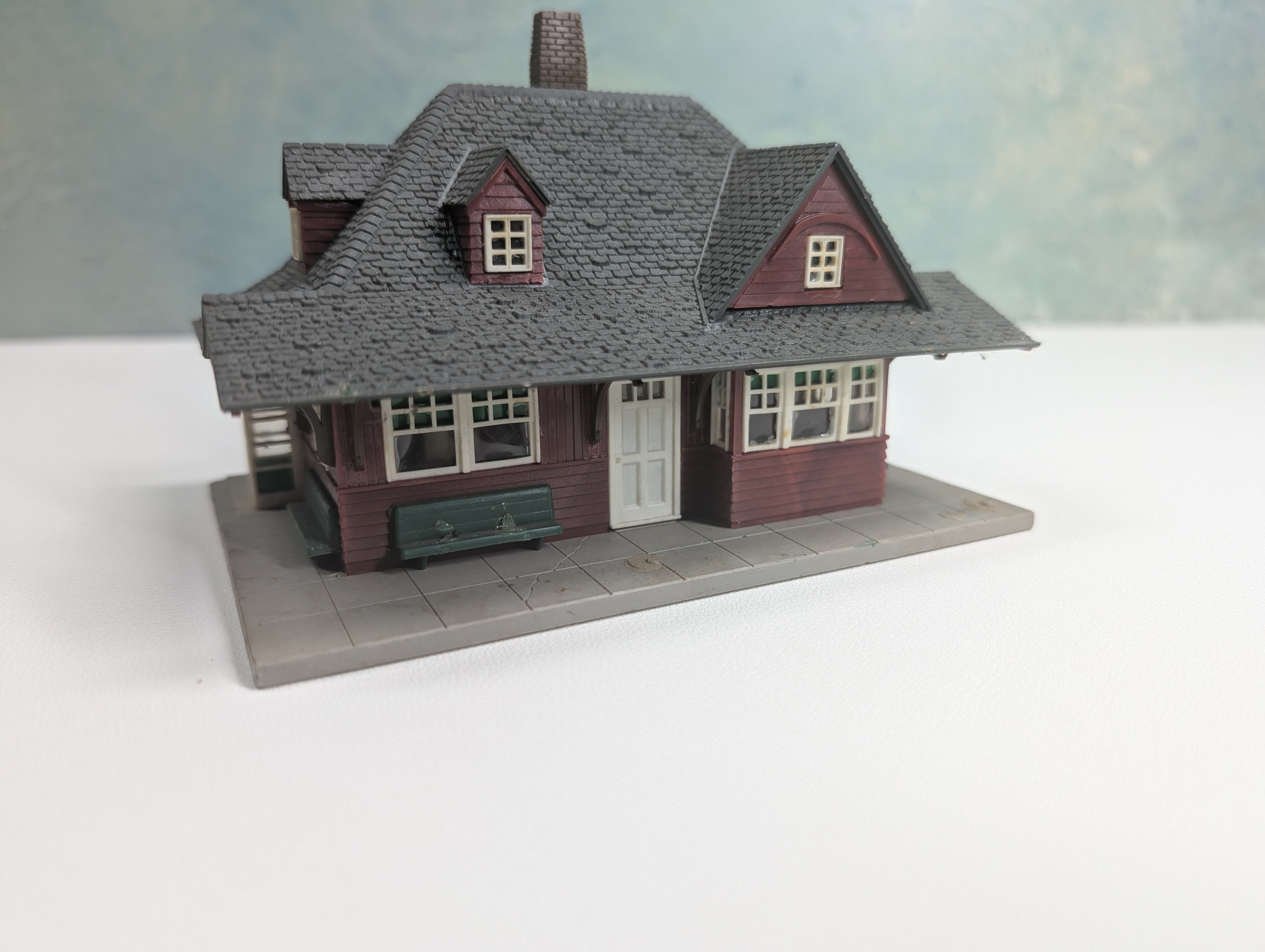 USED HO Scale Passenger Station