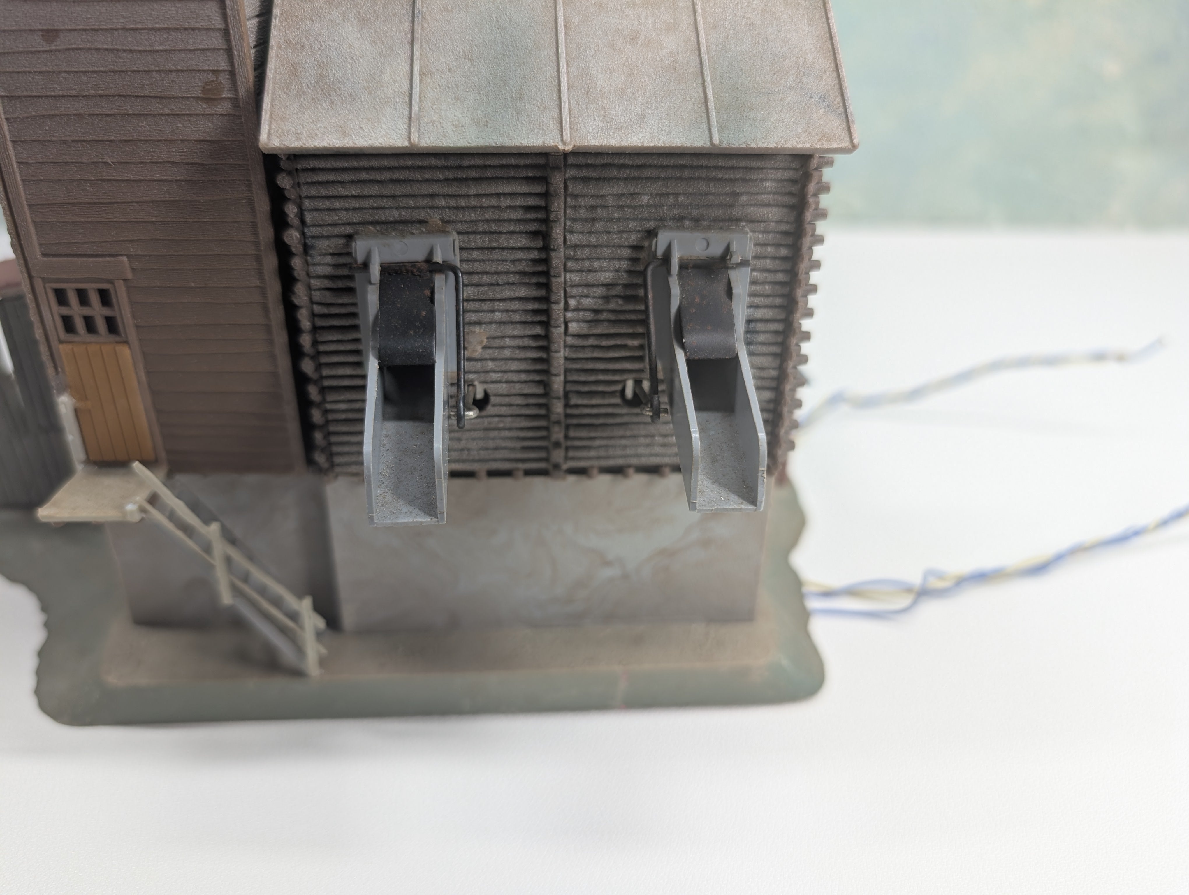 USED Vollmer 5723/48 HO Scale Gravel Silo Factory, Tested